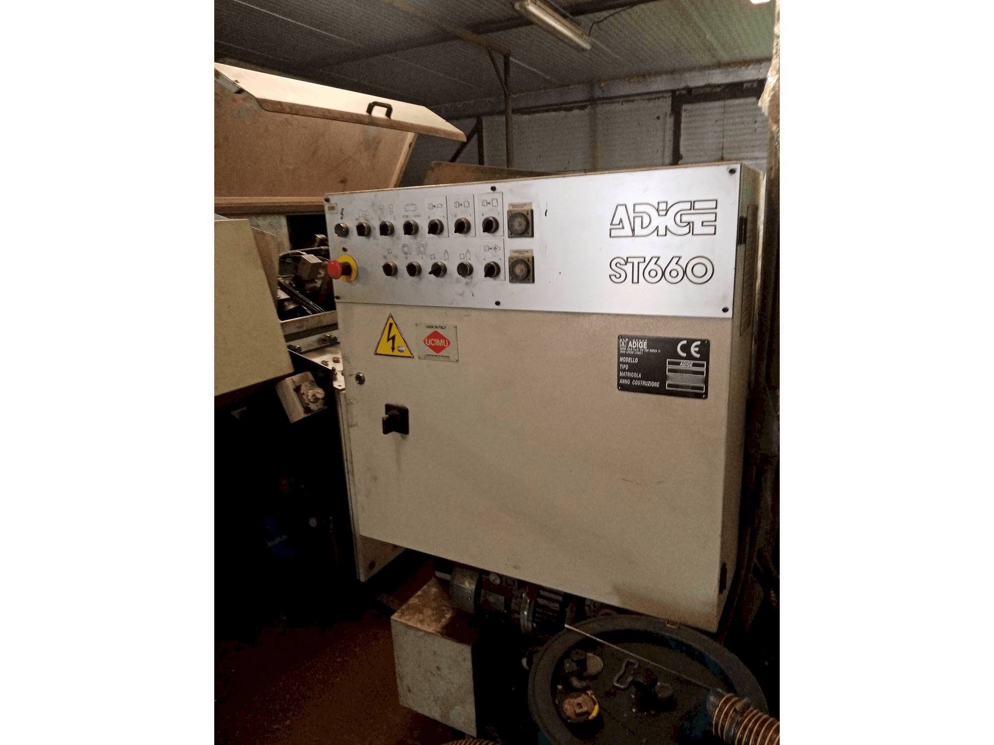 Čelní pohled na ADIGE TT640 ST660 stroj