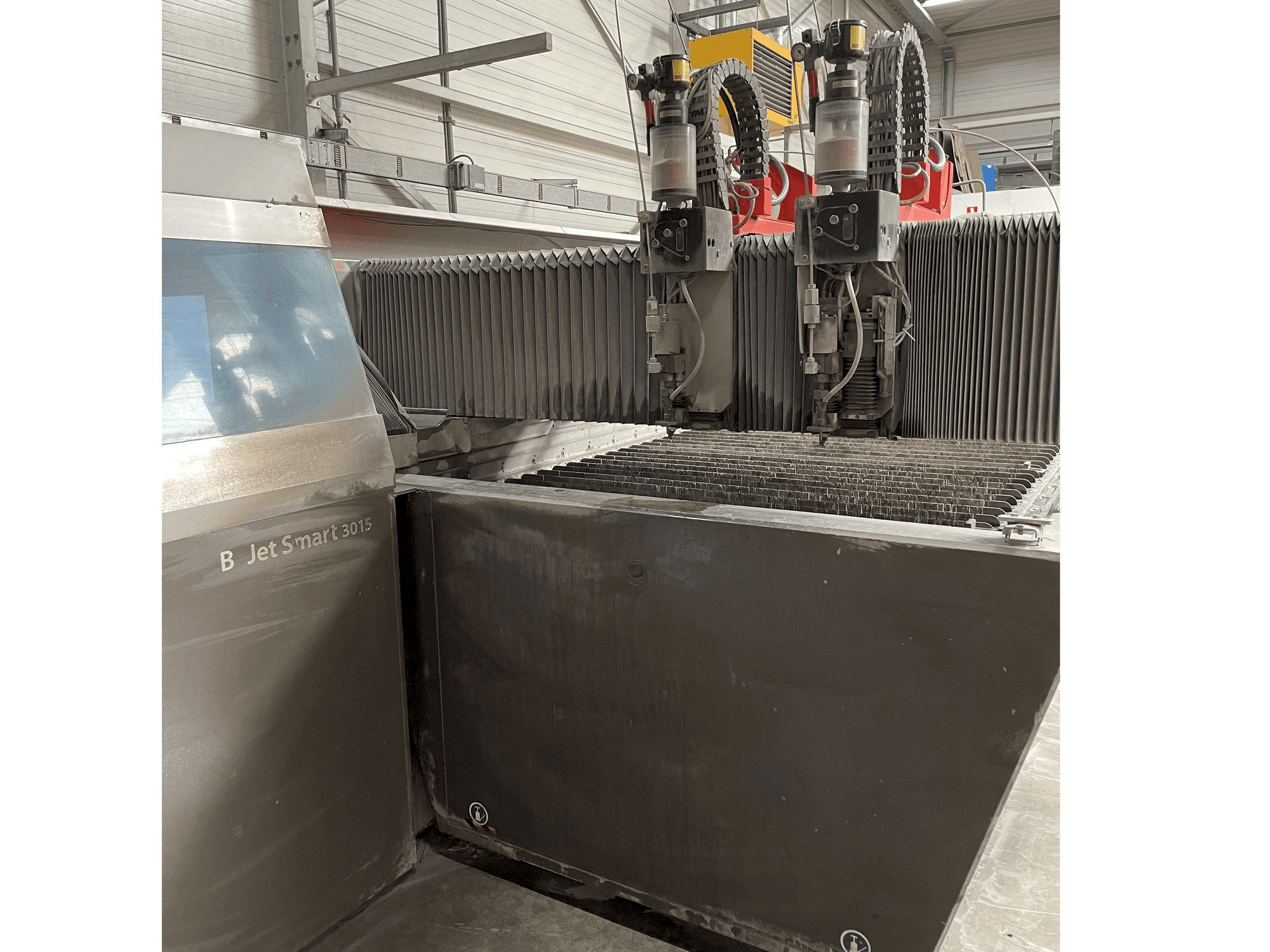 Čelní pohled na Bystronic ByJet Smart 3015 stroj