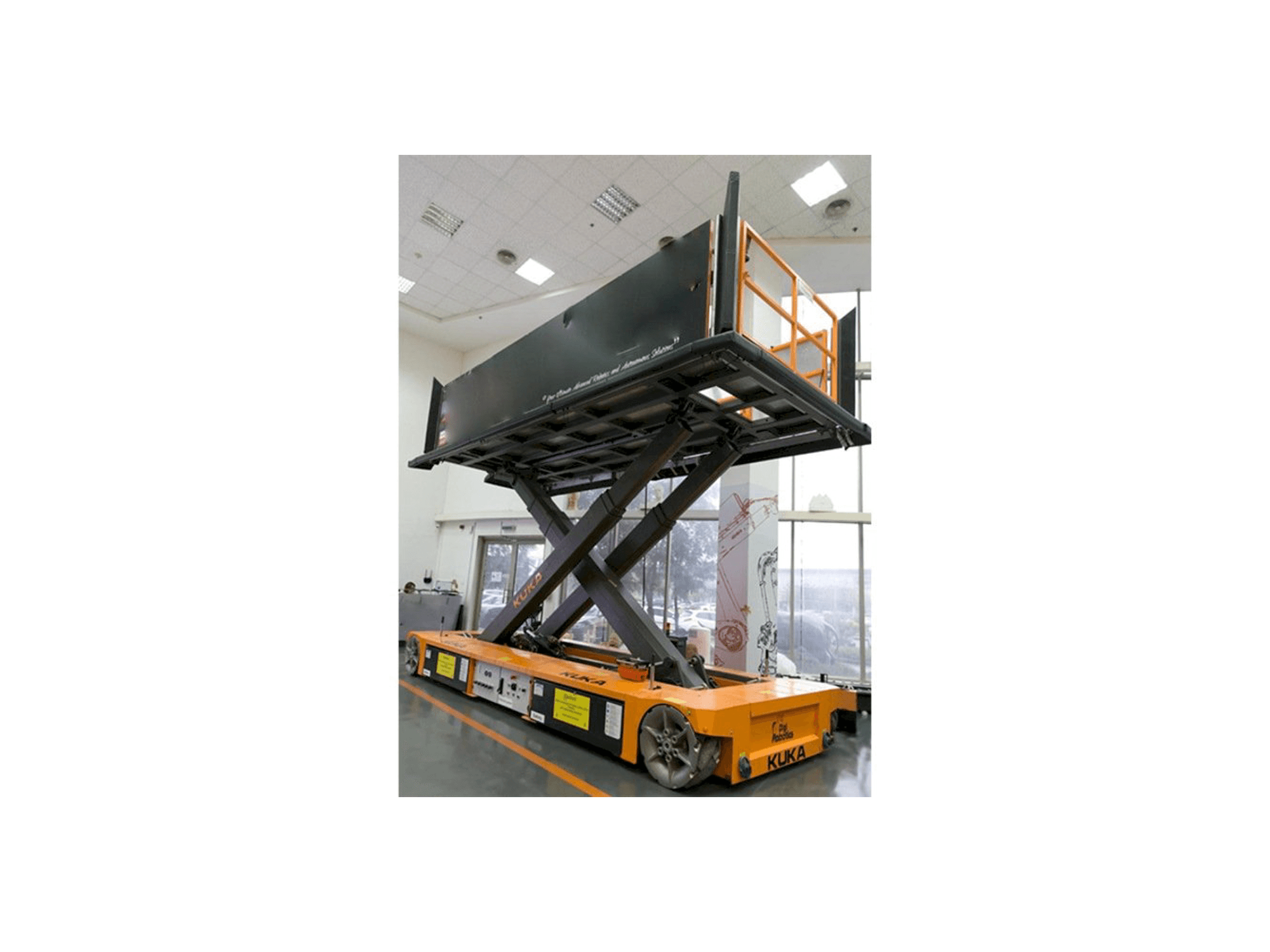 Čelní pohled na KUKA KoM TL-3 E575 1000 stroj