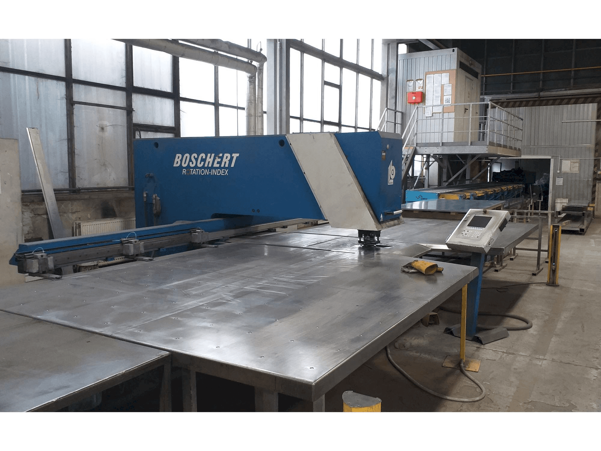 Čelní pohled na Boschert Ecco Line Compact CNC32060 stroj