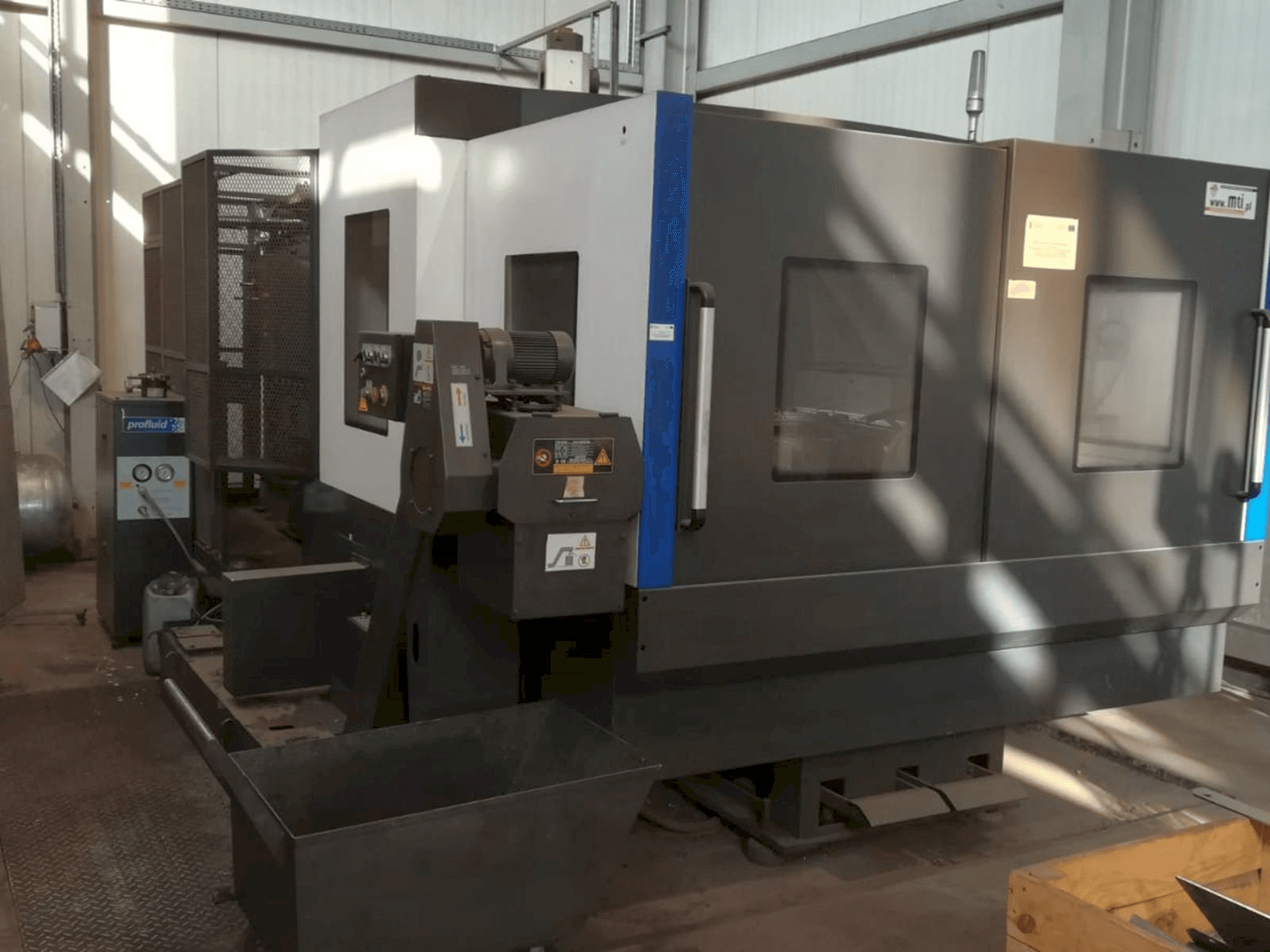 Čelní pohled na Hyundai Wia KH63G stroj