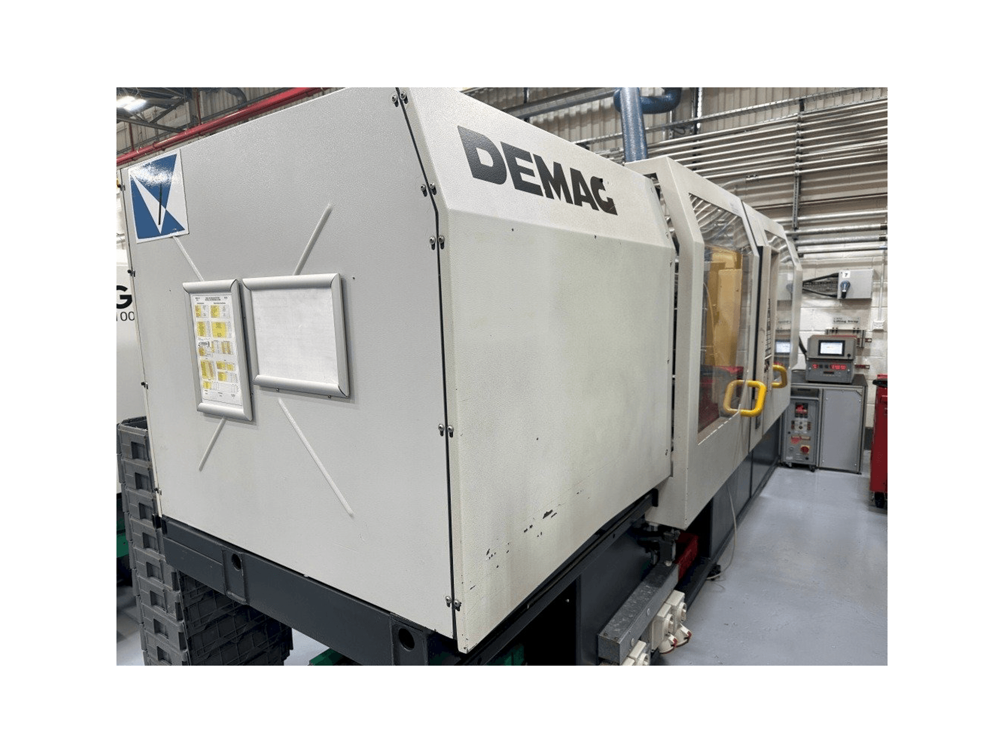 Levý boční pohled na DEMAG Ergotech System 1100-200 stroj