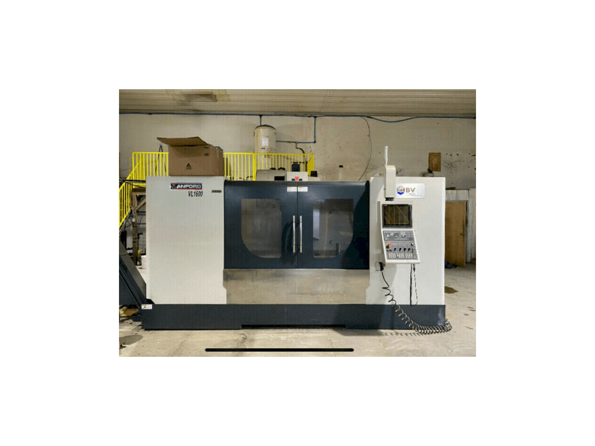 Čelní pohled na Manford VMC VL-1600 stroj