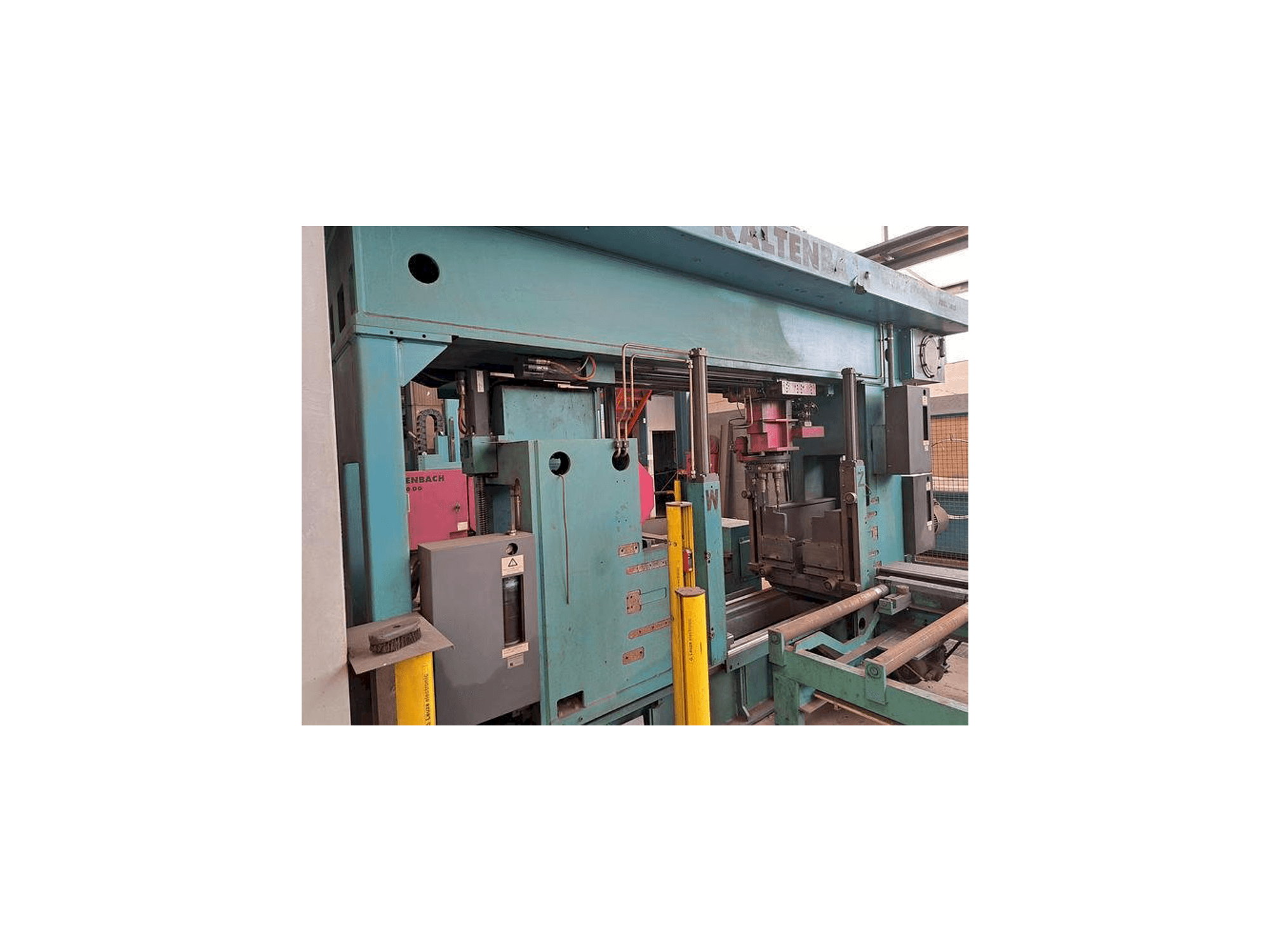 Levý boční pohled na KALTENBACH KDX5 1015 stroj