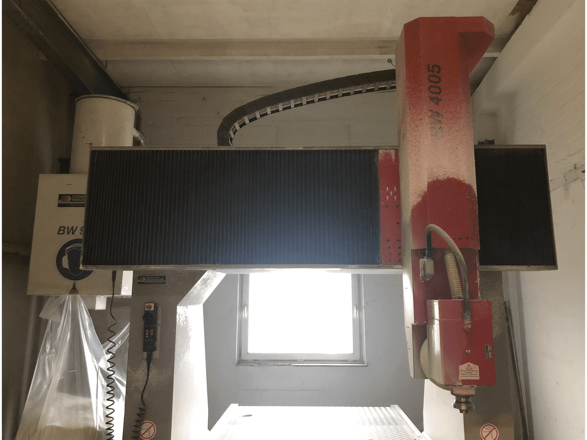 Čelní pohled na BORNEMANN BW 4005 stroj