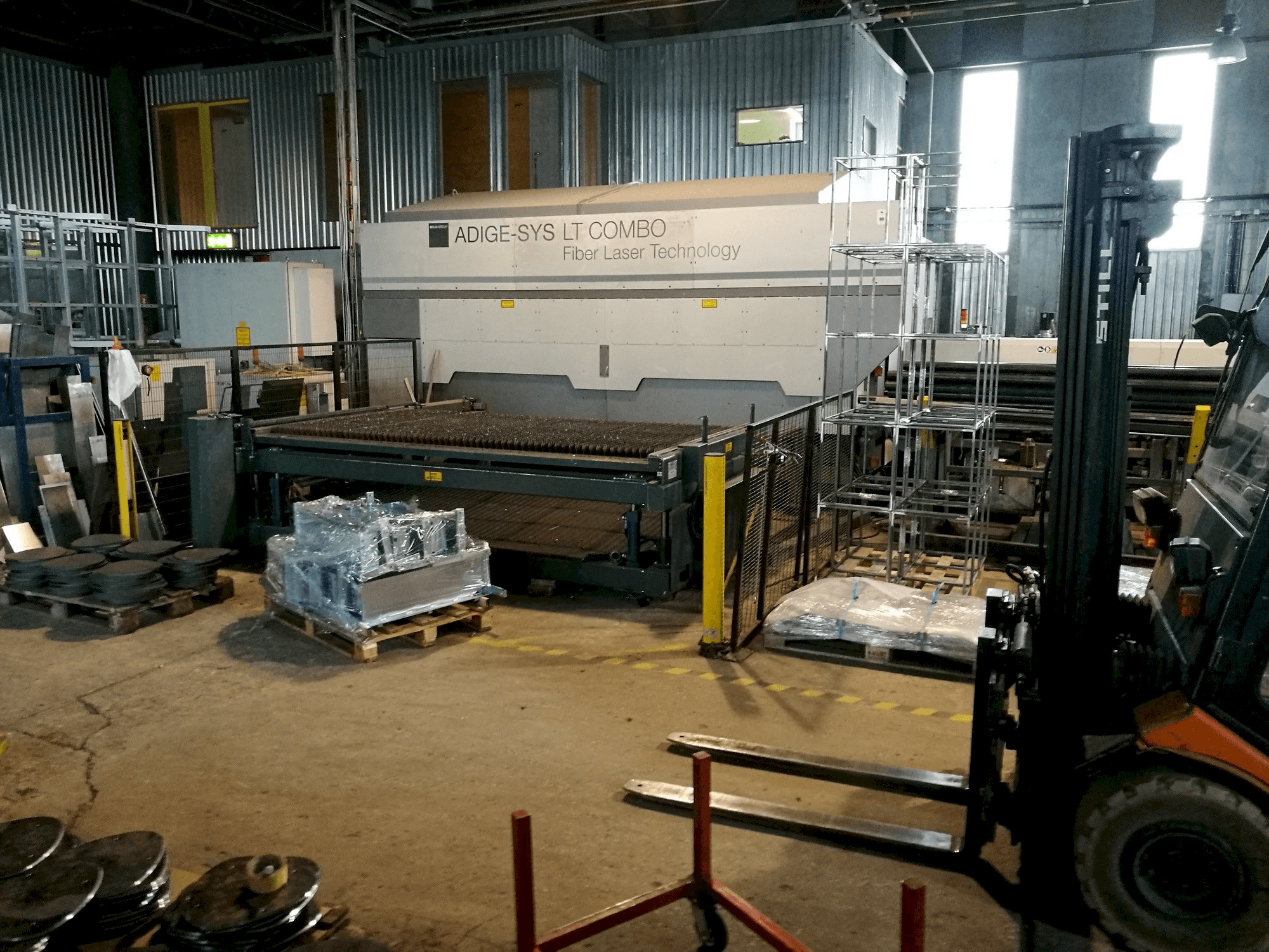 Čelní pohled na BLM ADIGE LT COMBO stroj