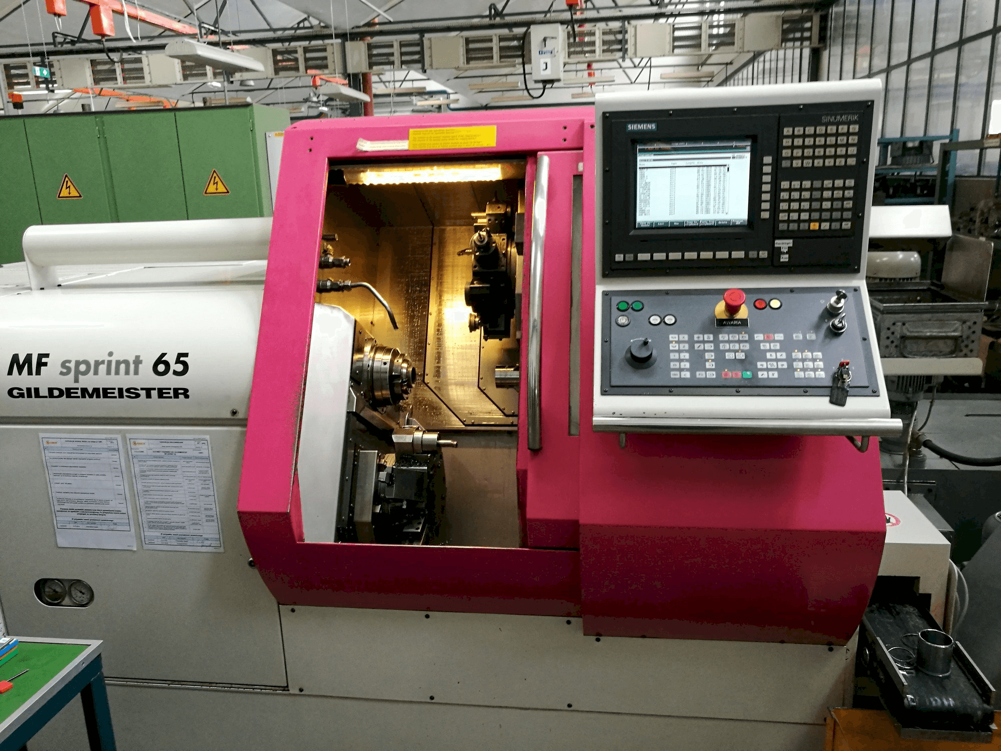 Čelní pohled na Gildemeister MF Sprint 65 stroj