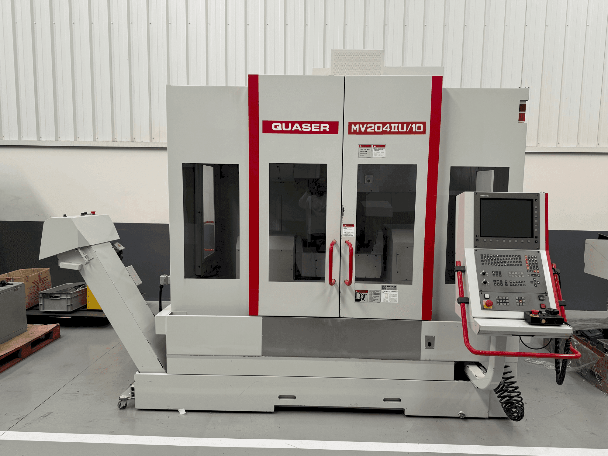 Čelní pohled na Quaser MV 204 IIU/10 stroj