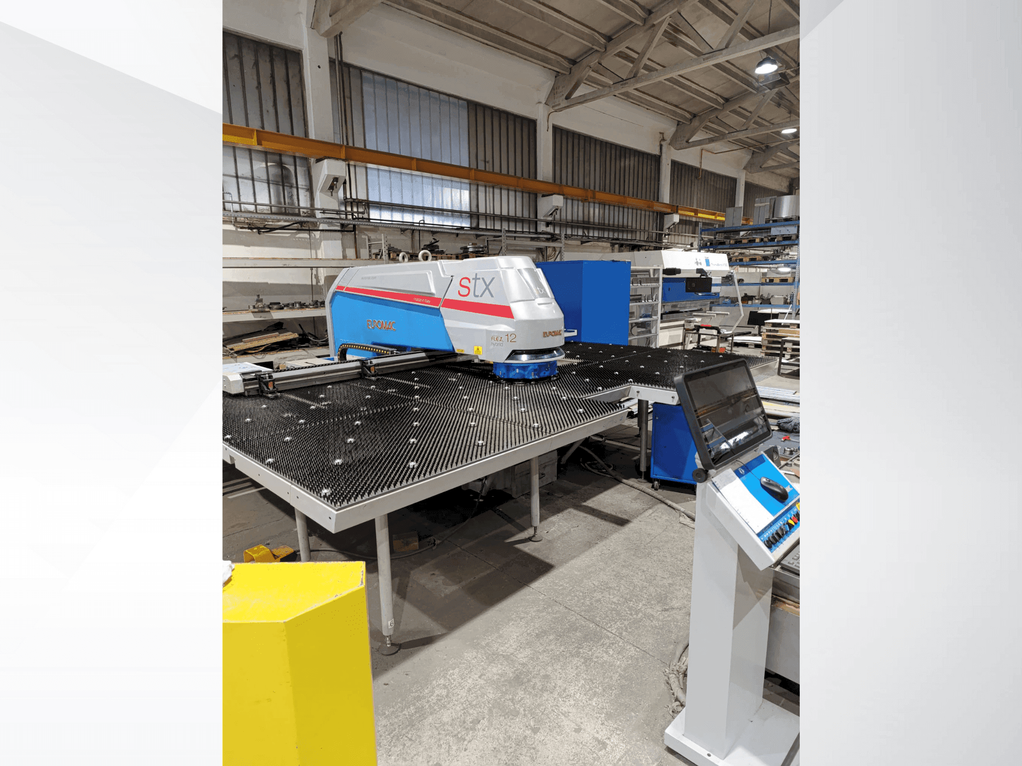 Čelní pohled na Euromac STX FLEX 12 1500/22-2500 stroj