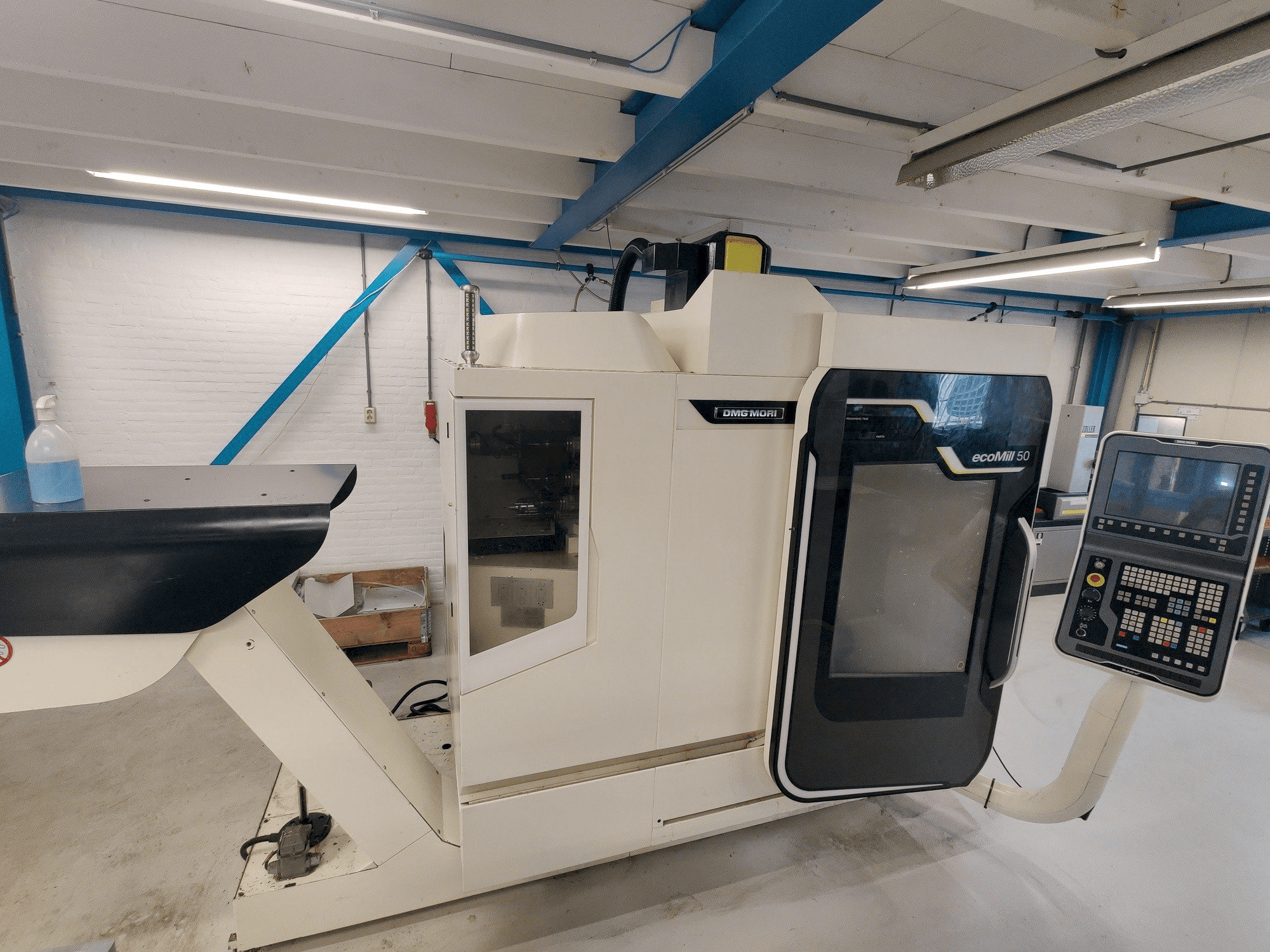 Čelní pohled na DMG MORI DMU 50 ecoline stroj