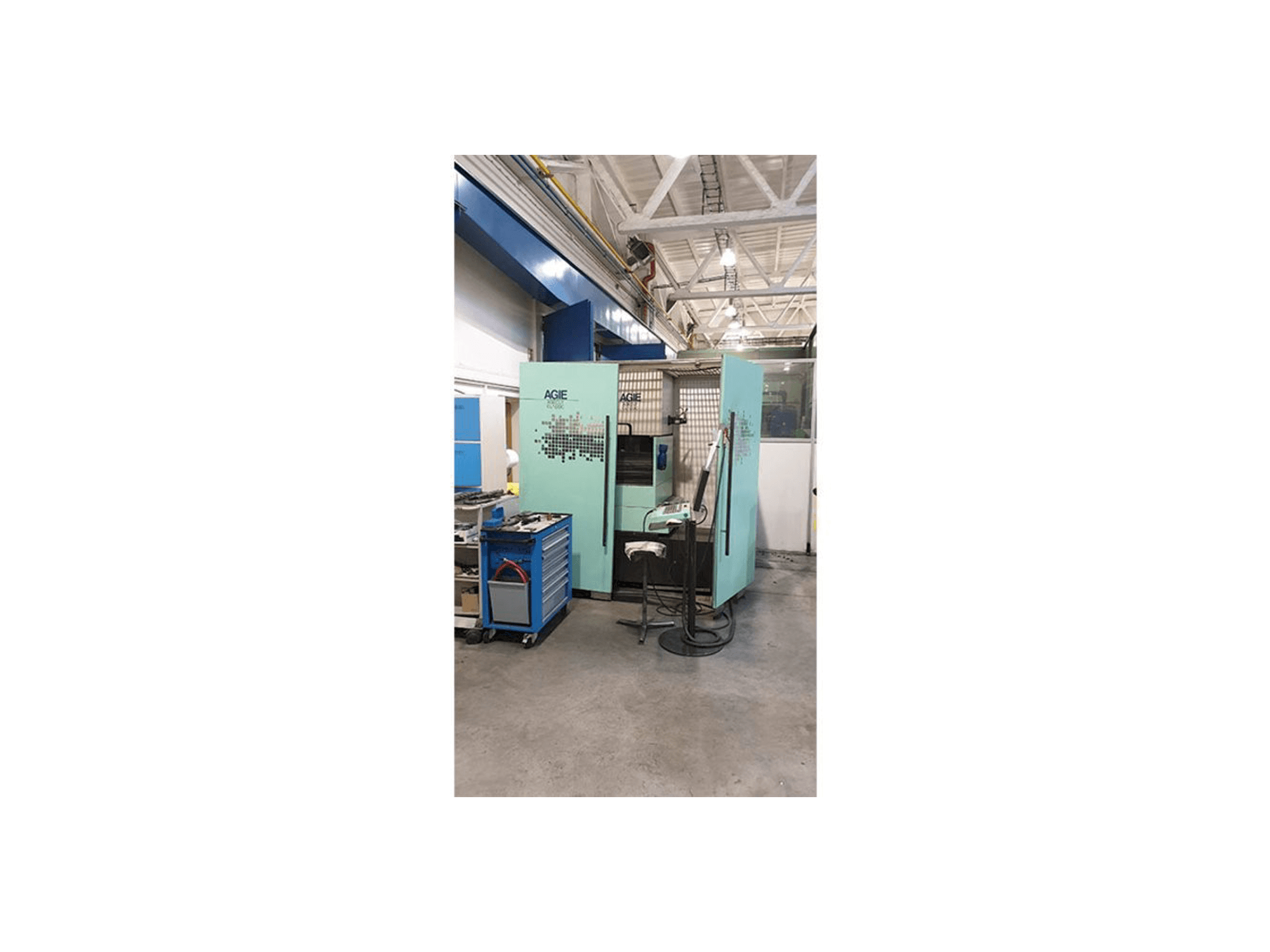 Čelní pohled na AGIE Agiecut Classic 3 stroj