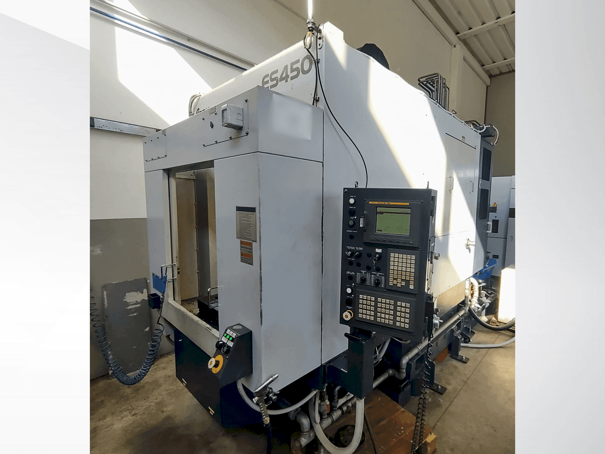 Čelní pohled na Enshu ES450 stroj