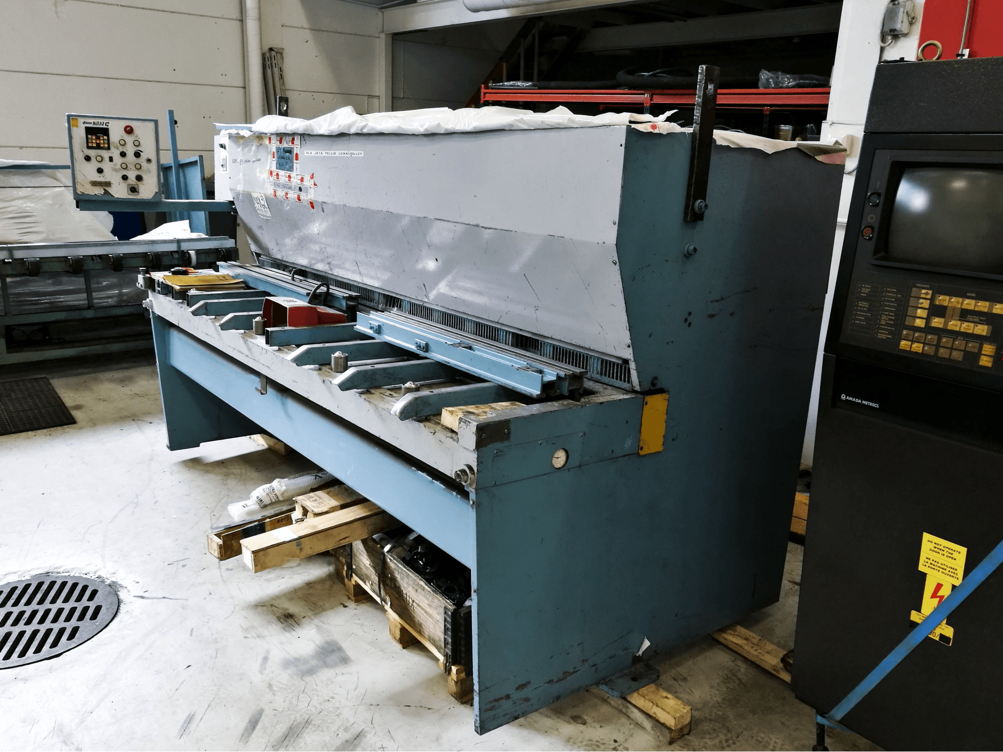 Čelní pohled na CHE 25/4 stroj