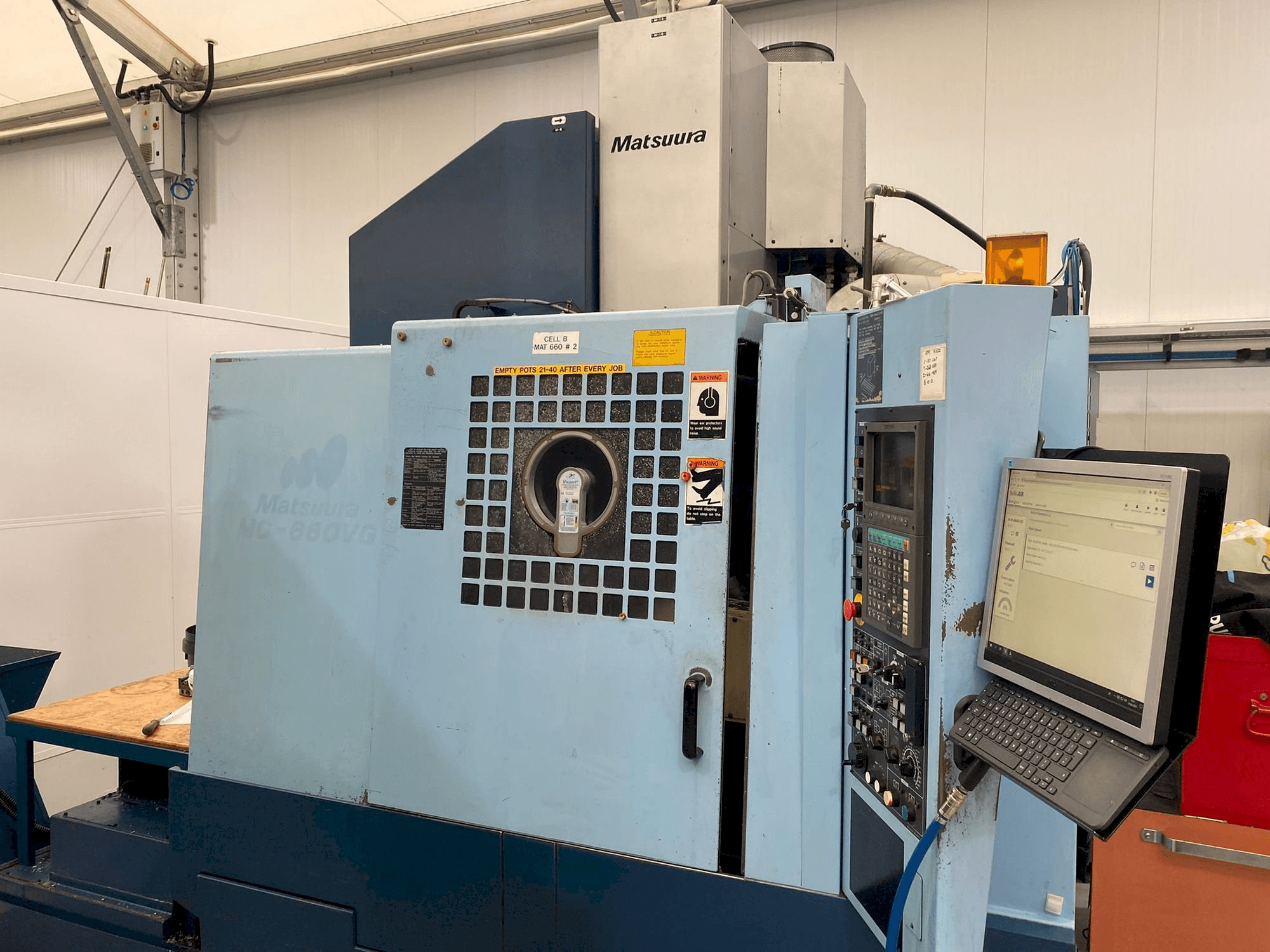 Čelní pohled na Matsuura MC-660VG stroj