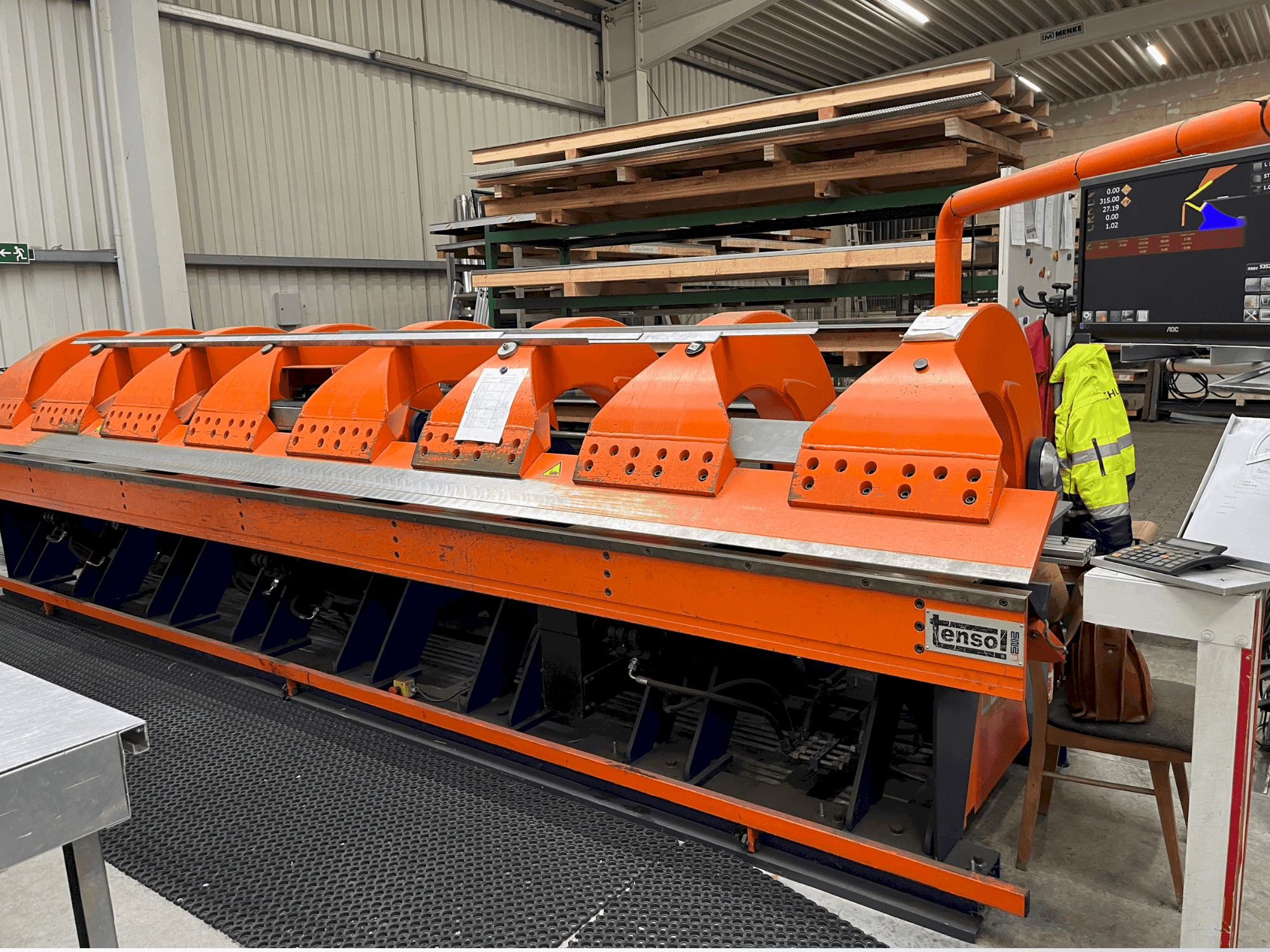 Čelní pohled na OEMB H200.60 stroj