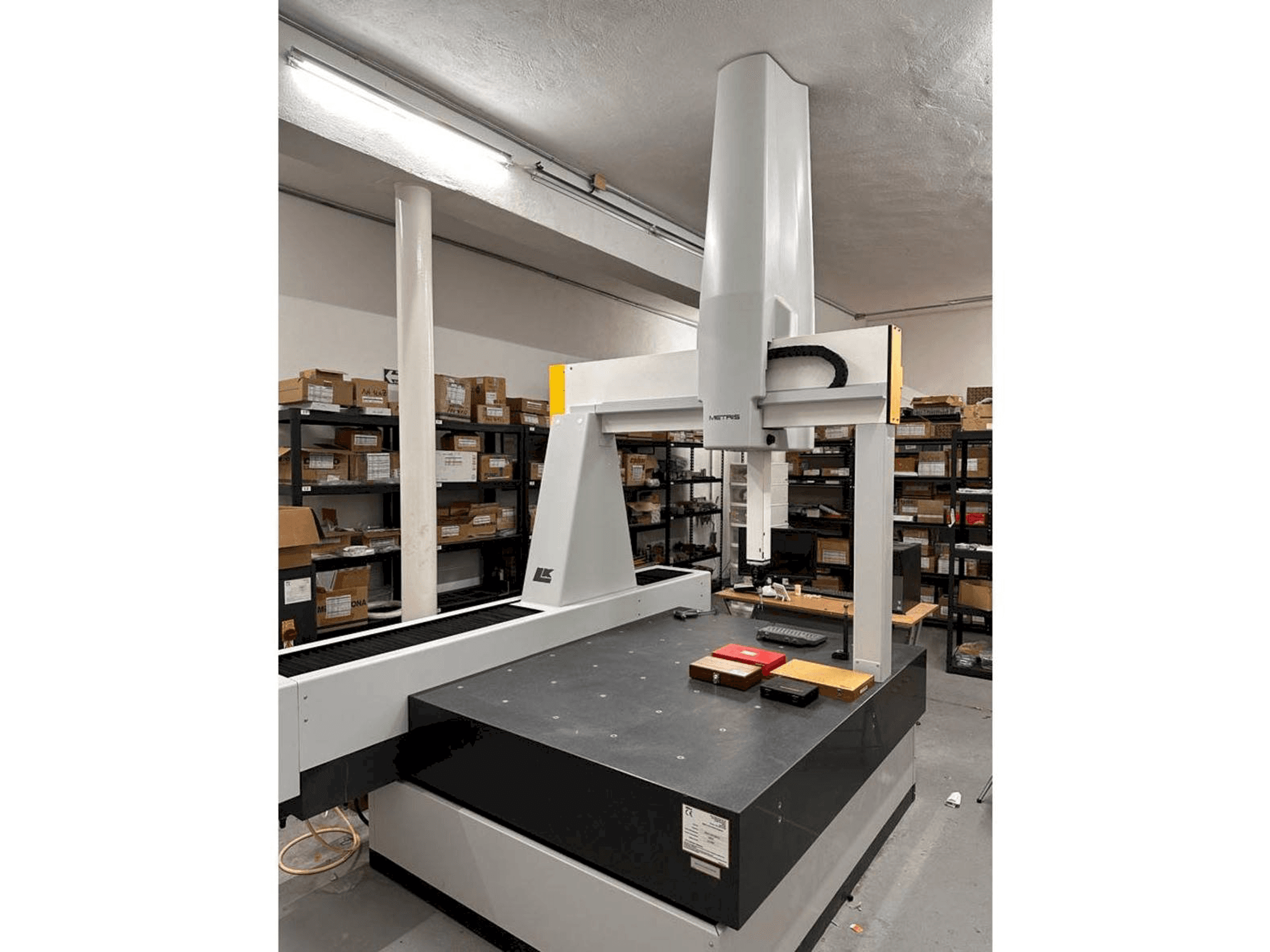 Čelní pohled na NIKON LK V 15.10.8 stroj