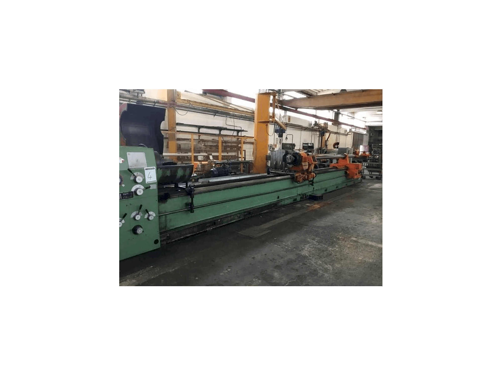 Čelní pohled na PONTIGGIA NH 450 stroj