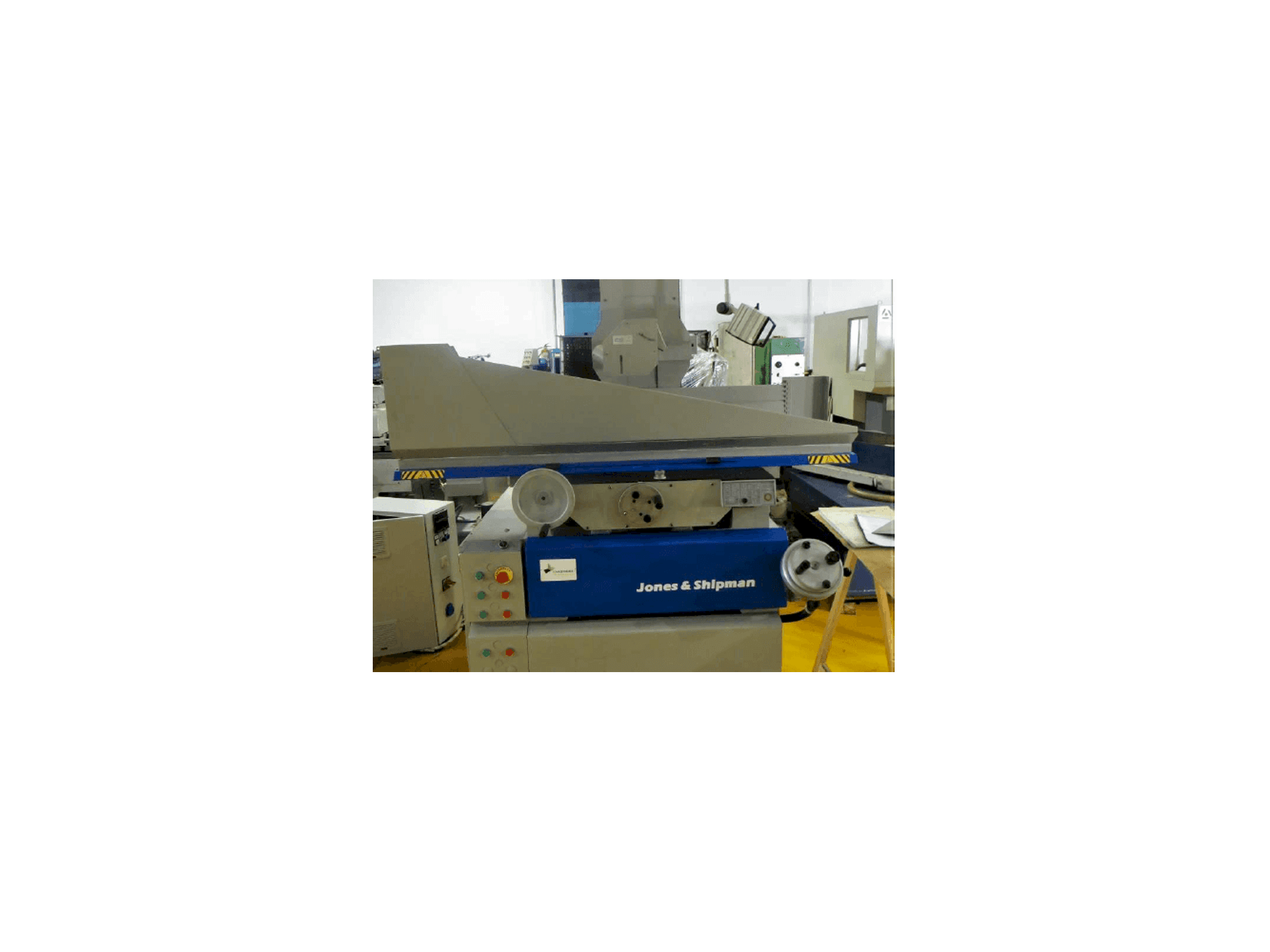 Čelní pohled na Jones & Shipman 1400 E stroj