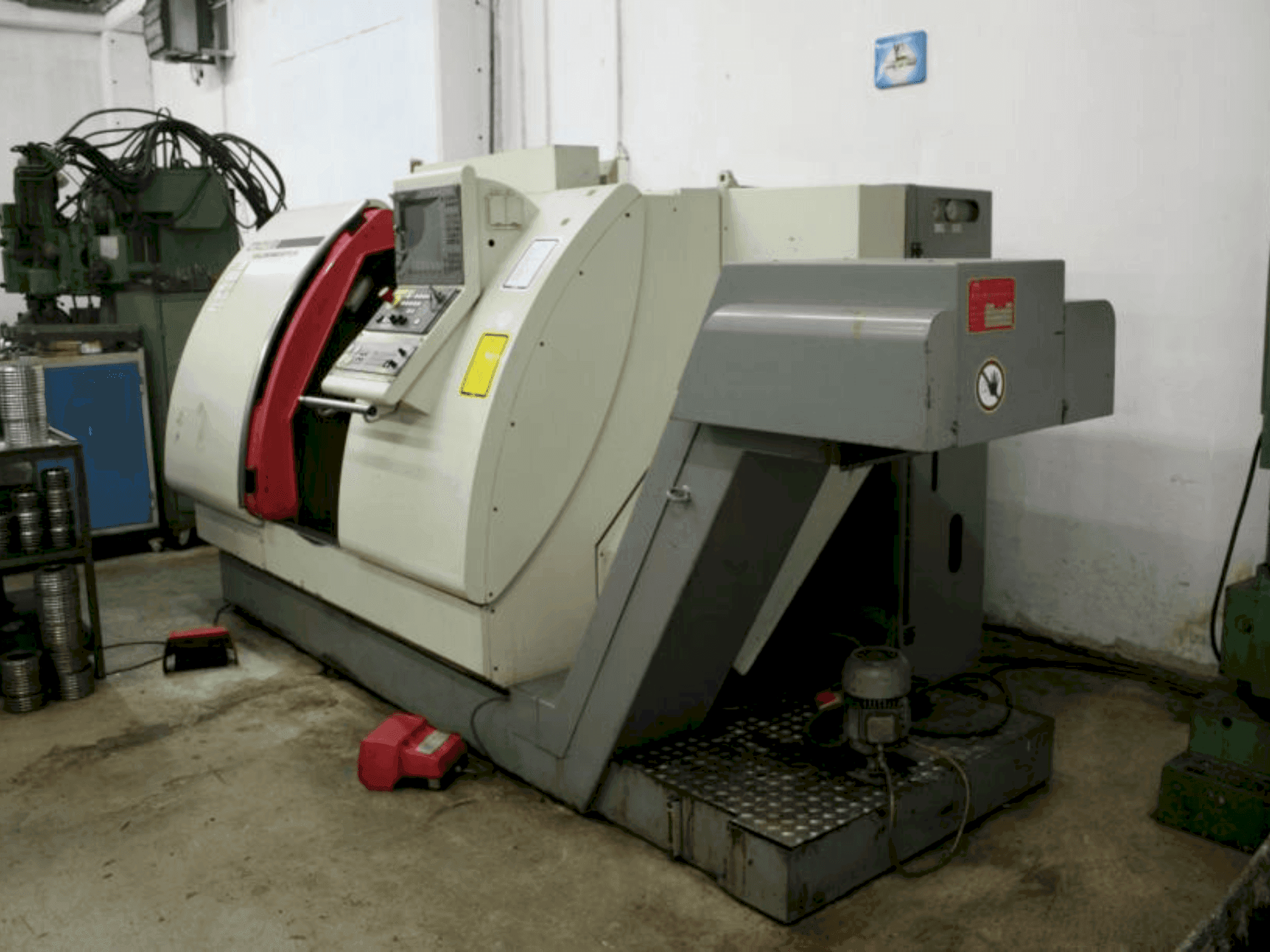Čelní pohled na Gildemeister CTX 400 E stroj