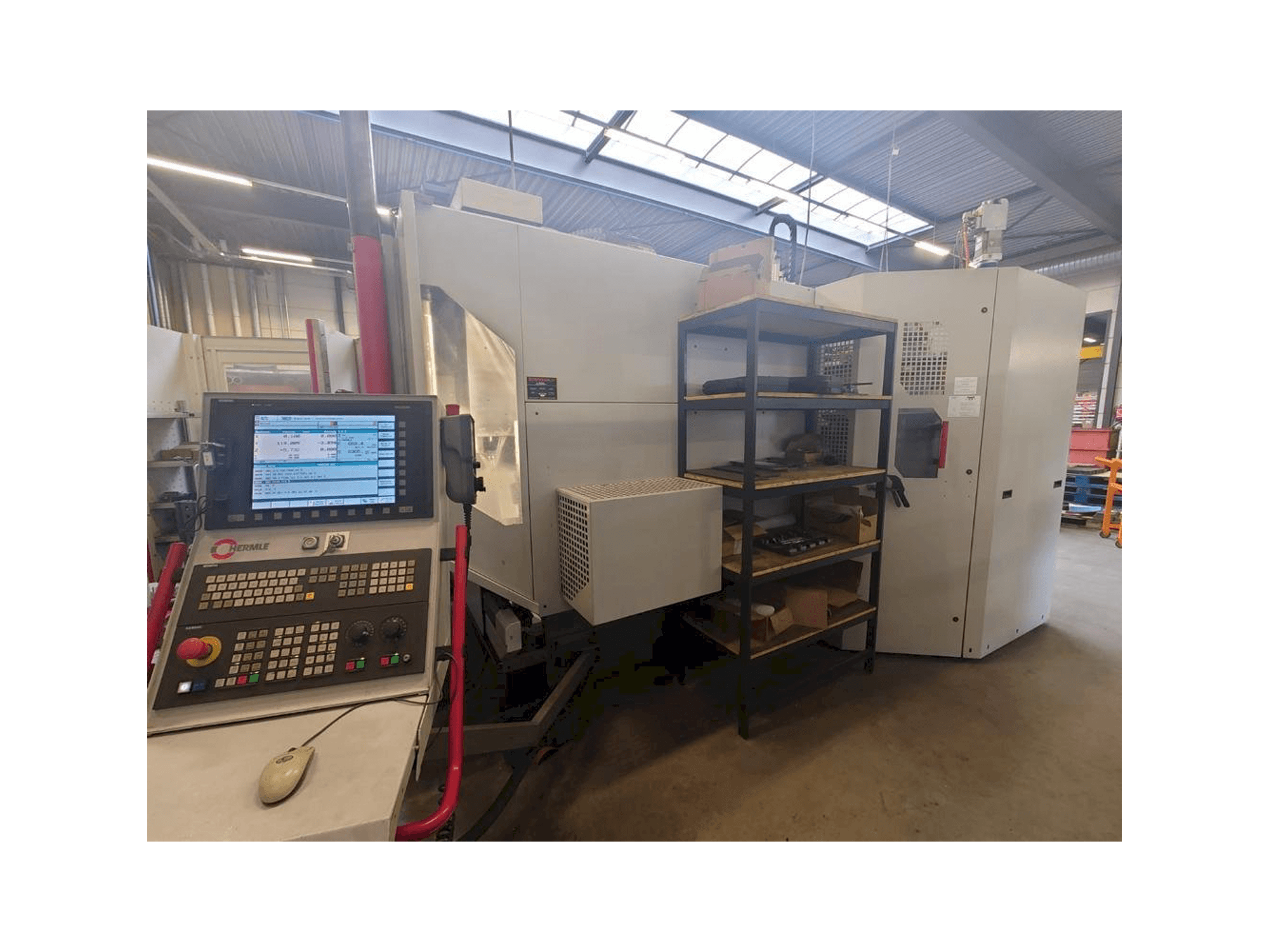 Čelní pohled na HERMLE C40U stroj