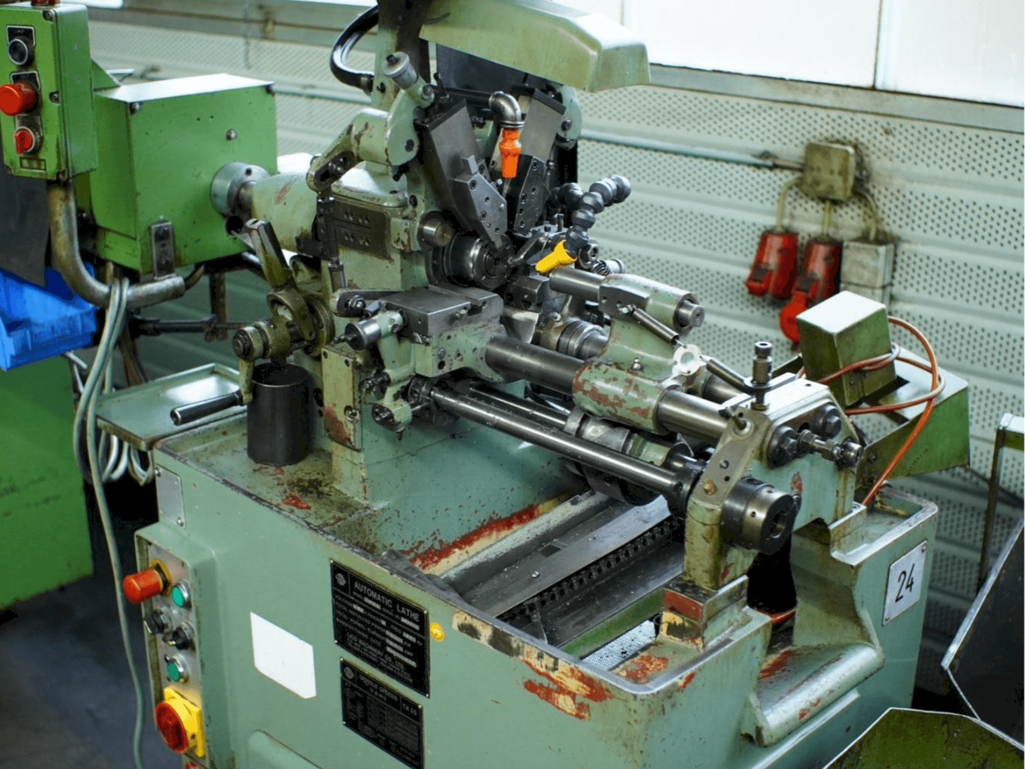 Čelní pohled na LICO TA25 stroj