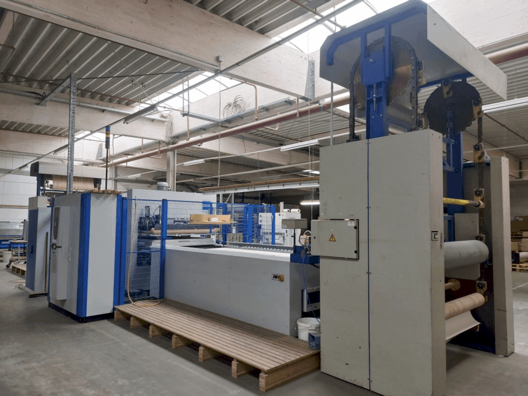 Čelní pohled na WEMHÖNER Variopress Basic 1000S stroj