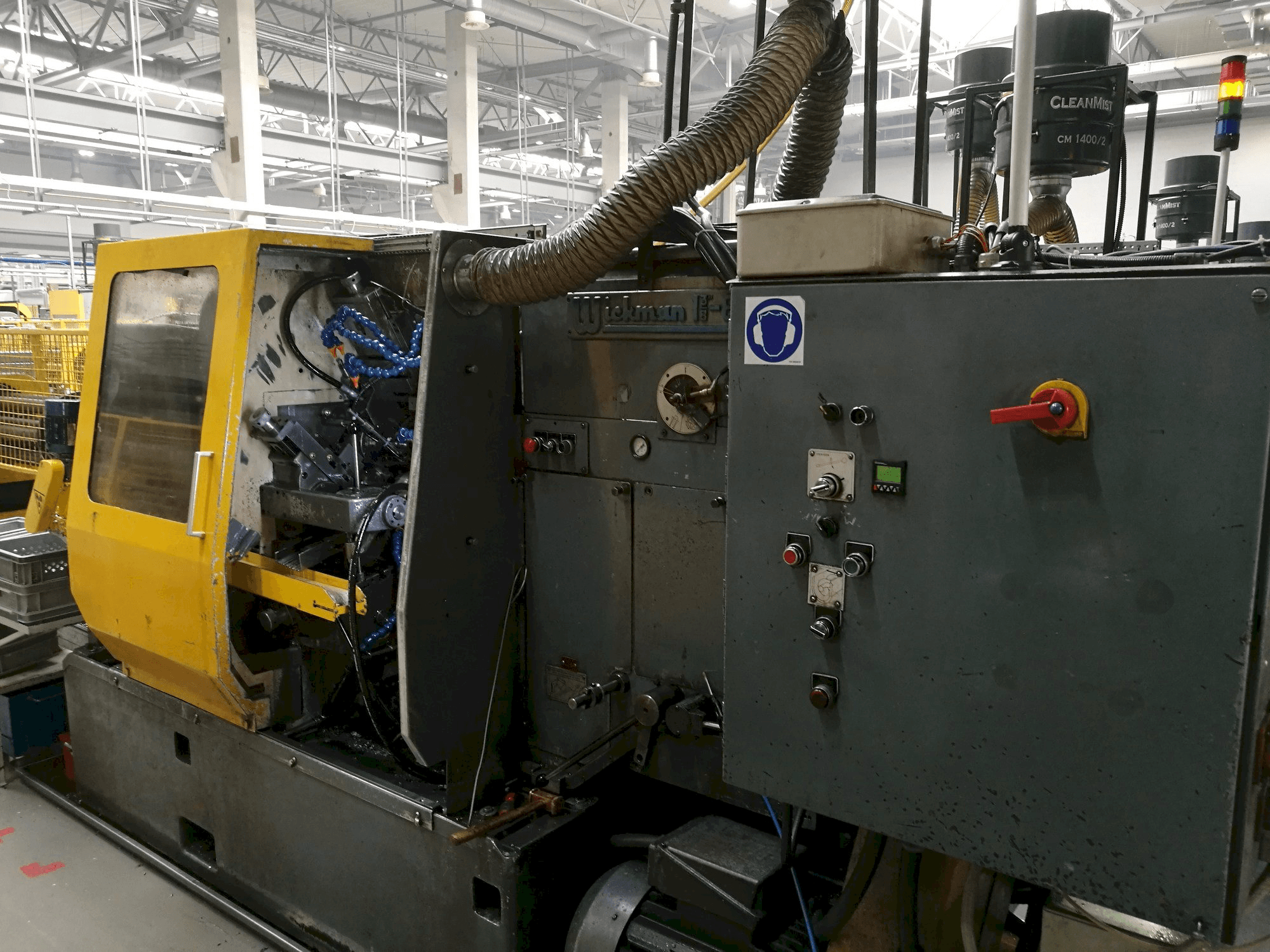 Čelní pohled na Wickman 1 3/8"-6 stroj