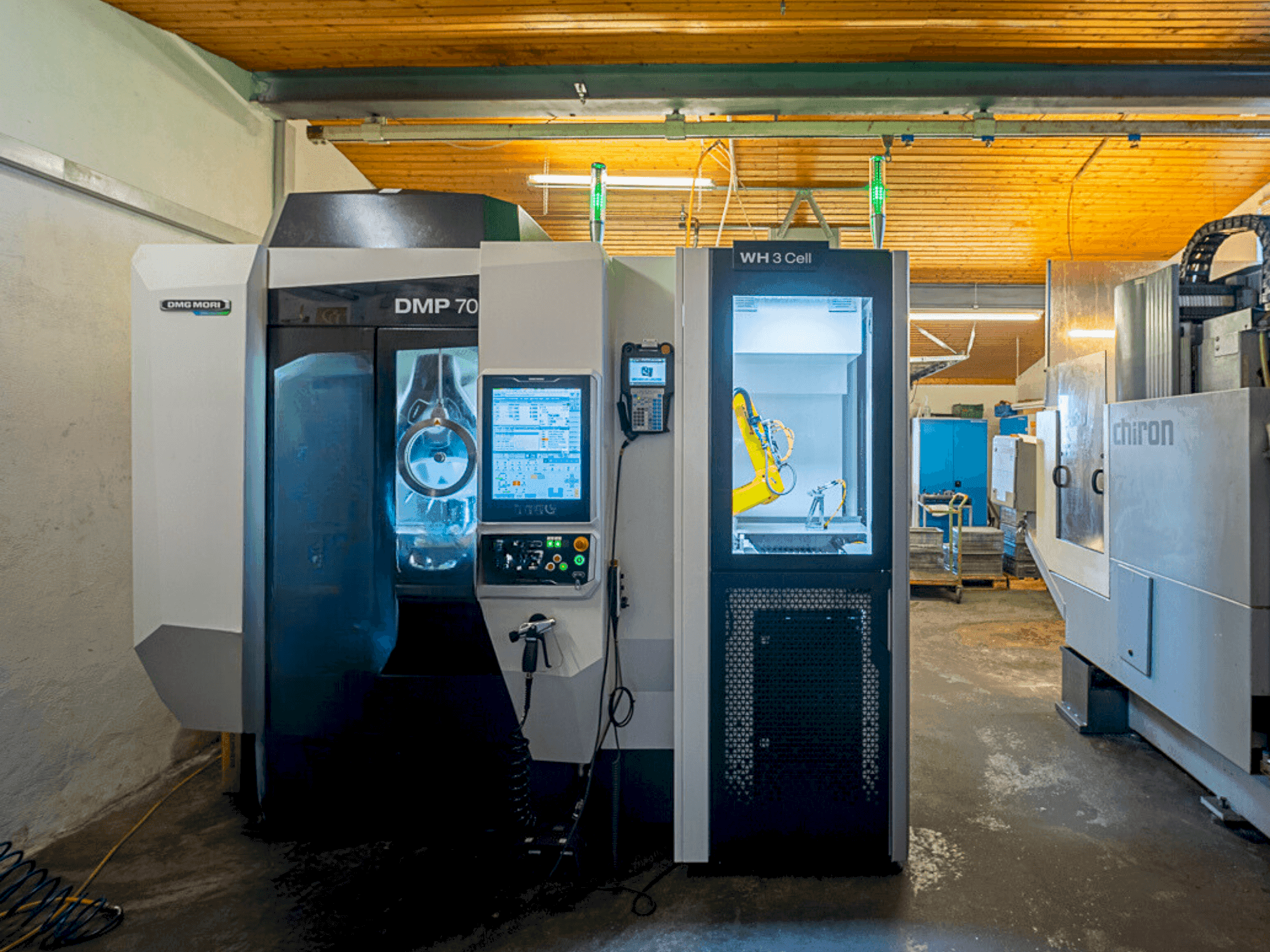 Čelní pohled na DMG MORI DMP 70 with WH3 stroj