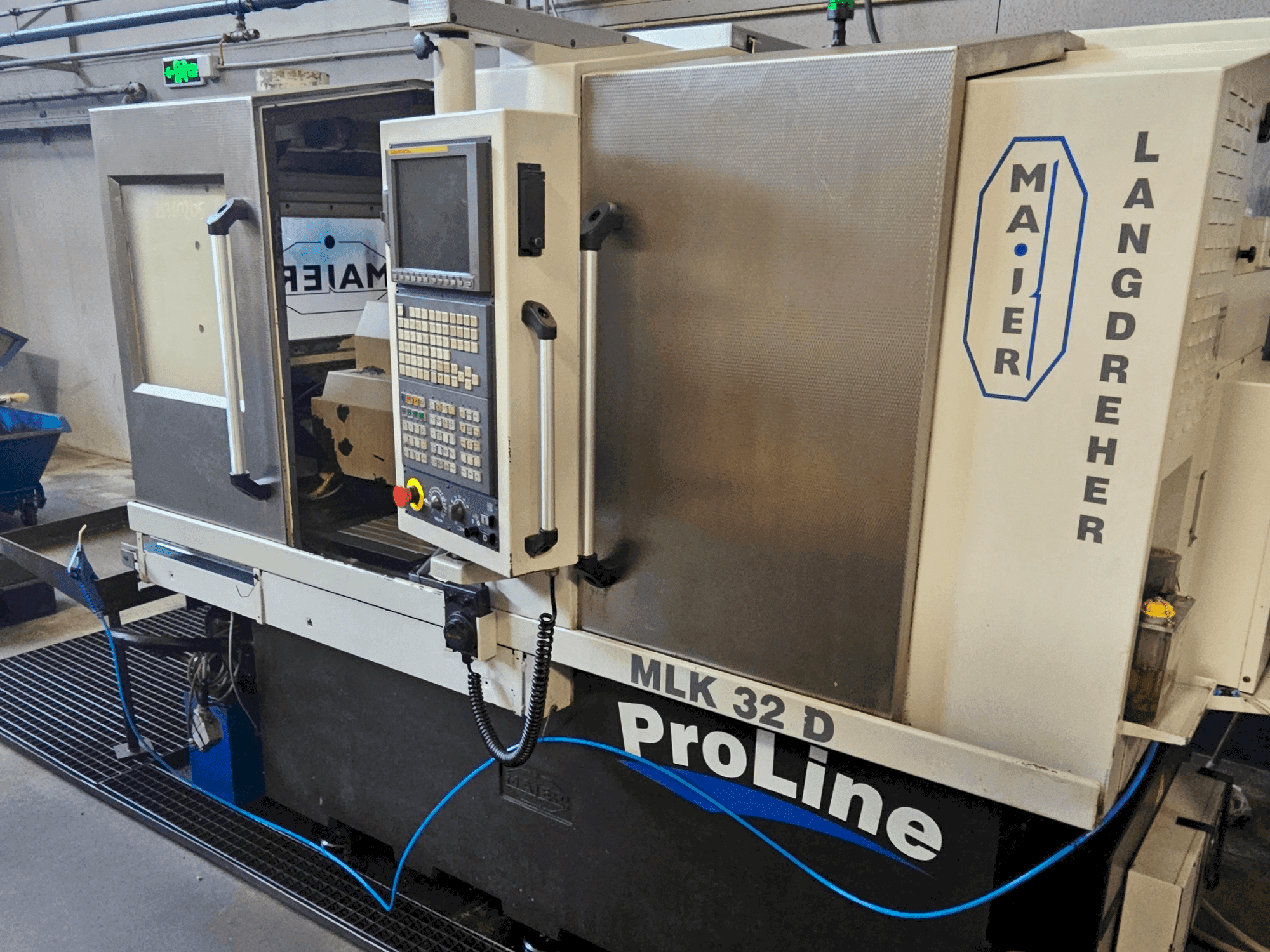 Čelní pohled na Maier MLK 32D stroj