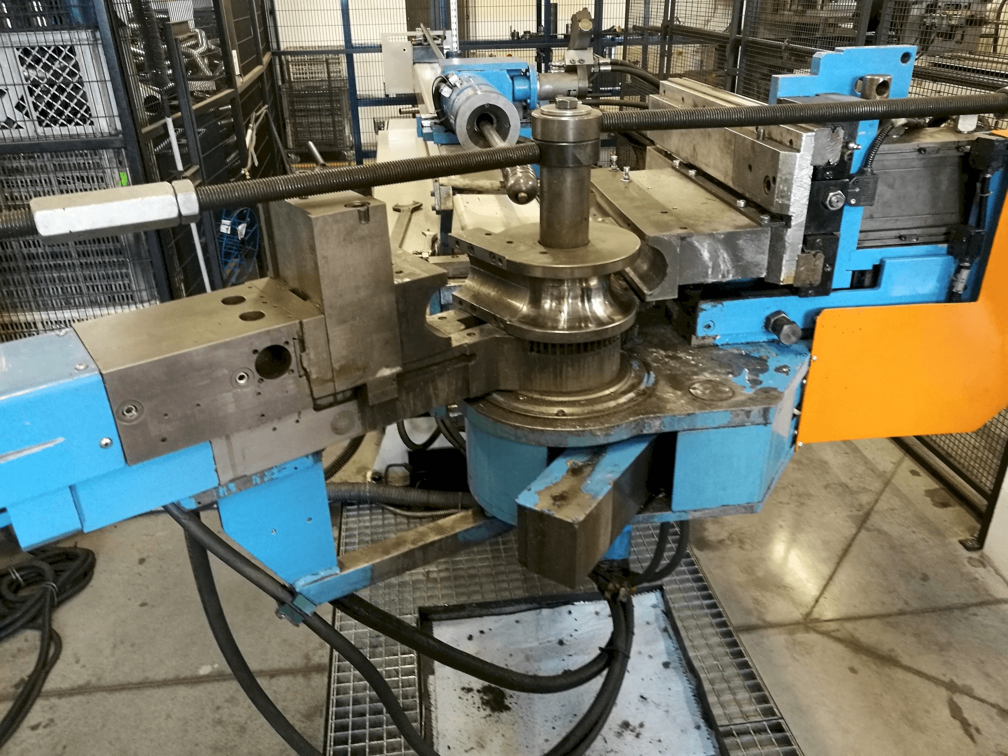 Čelní pohled na Rasi S 80.5 stroj