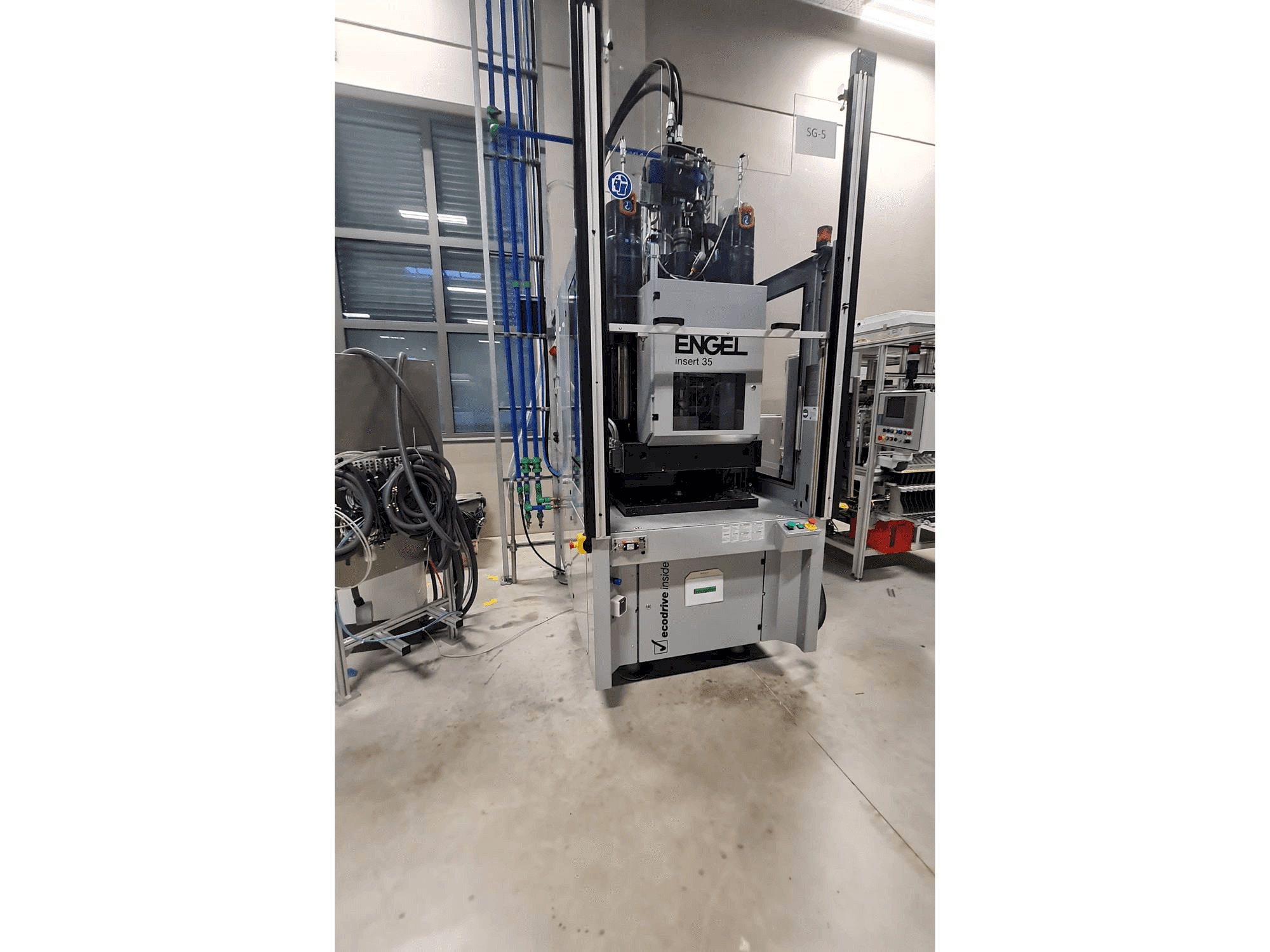 Čelní pohled na Engel insert 60V-35 single XS ecodrive stroj