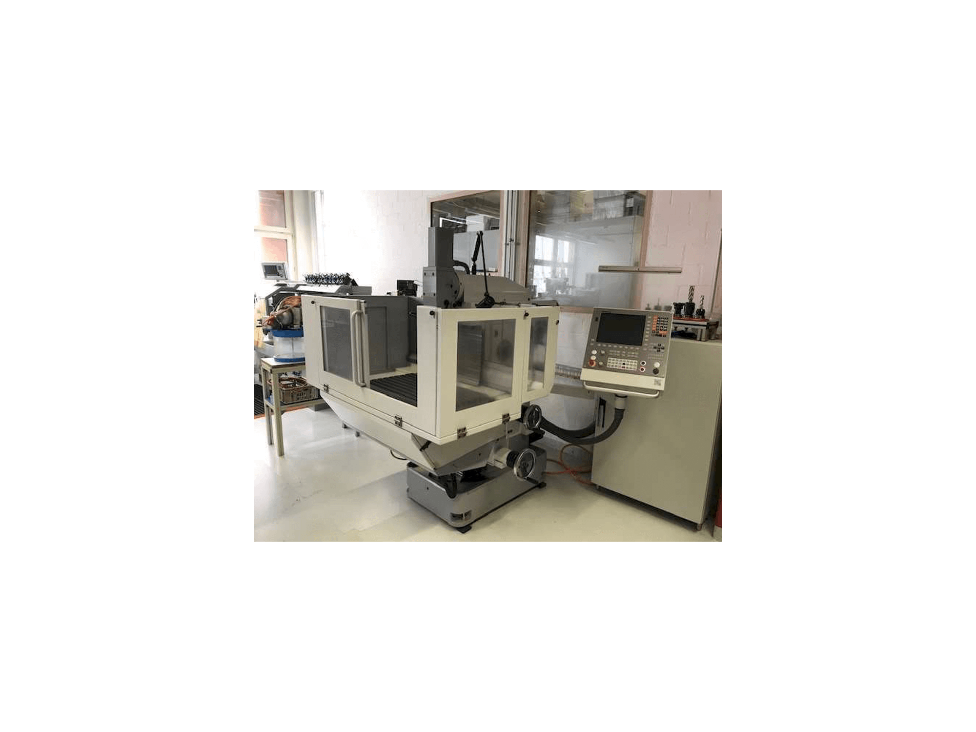 Čelní pohled na FPS 500 M-NC stroj