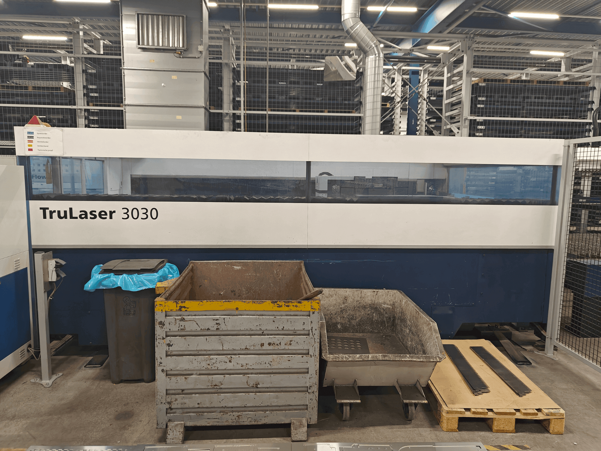 Čelní pohled na TRUMPF TruLaser 3030 3,2kW CO2 stroj