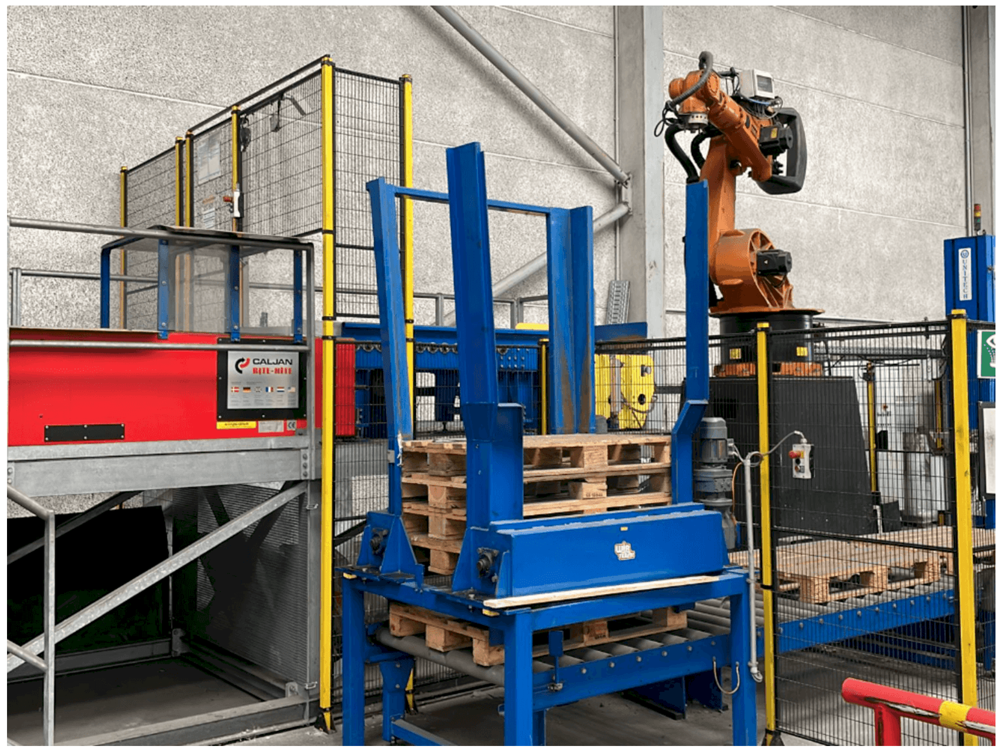 Čelní pohled na KUKA 600260060 stroj