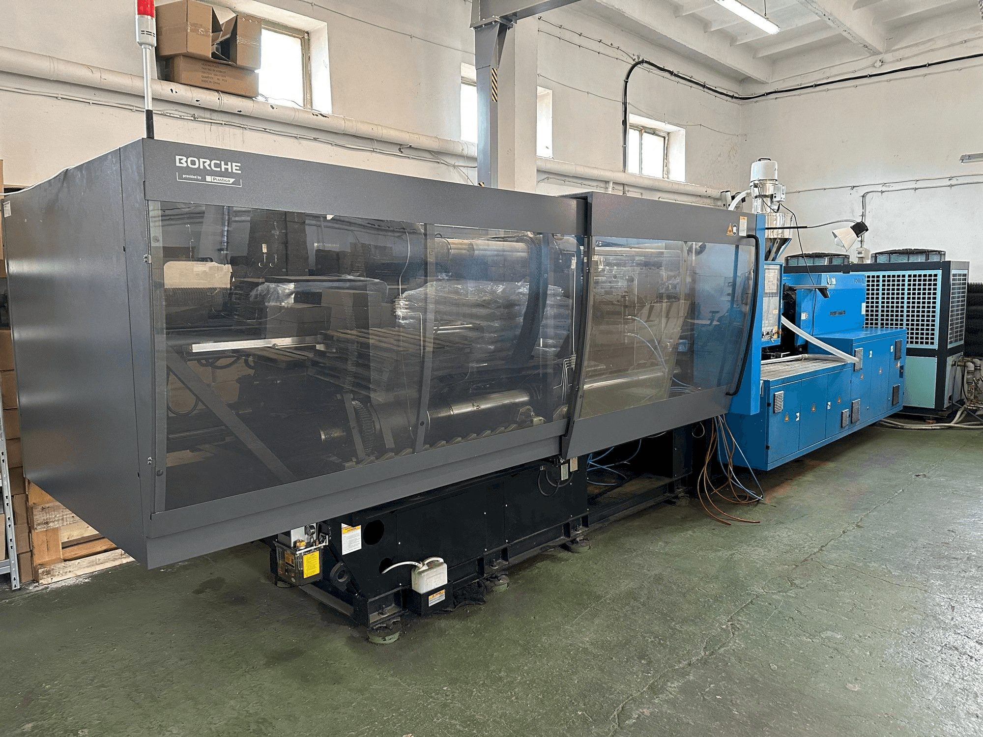 Čelní pohled na BORCHÊ BS400 Economic stroj