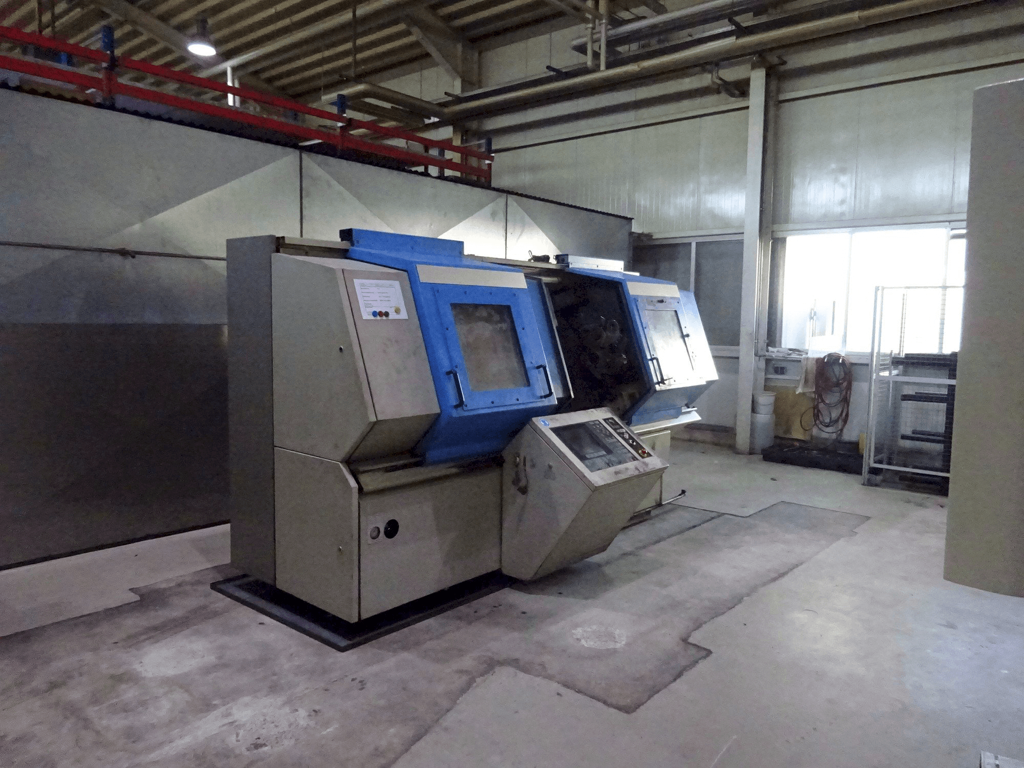 Čelní pohled na BOEHRINGER VDF 180 C stroj