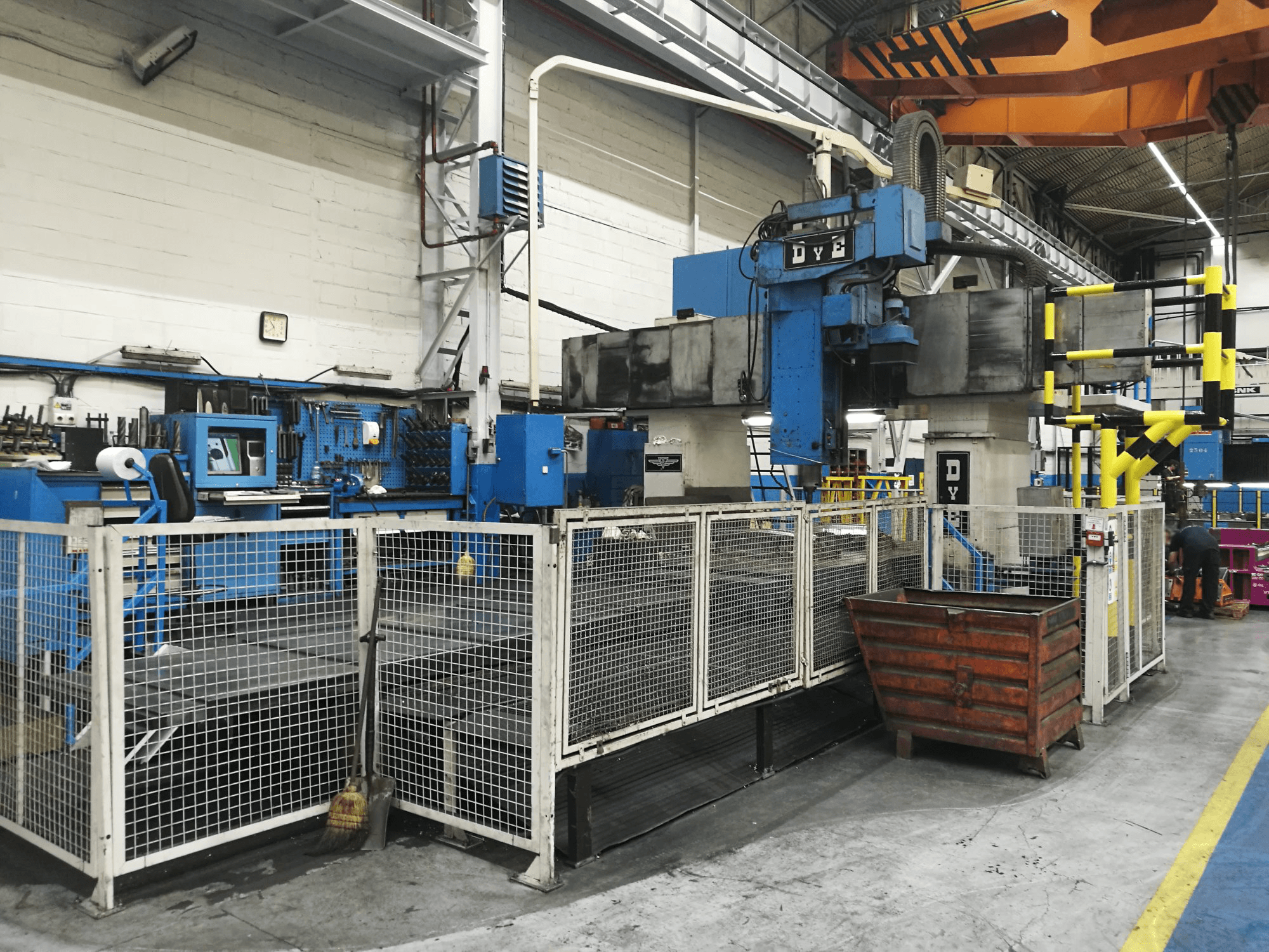 Pravý pohled na DYE FPF-2-N/C stroj