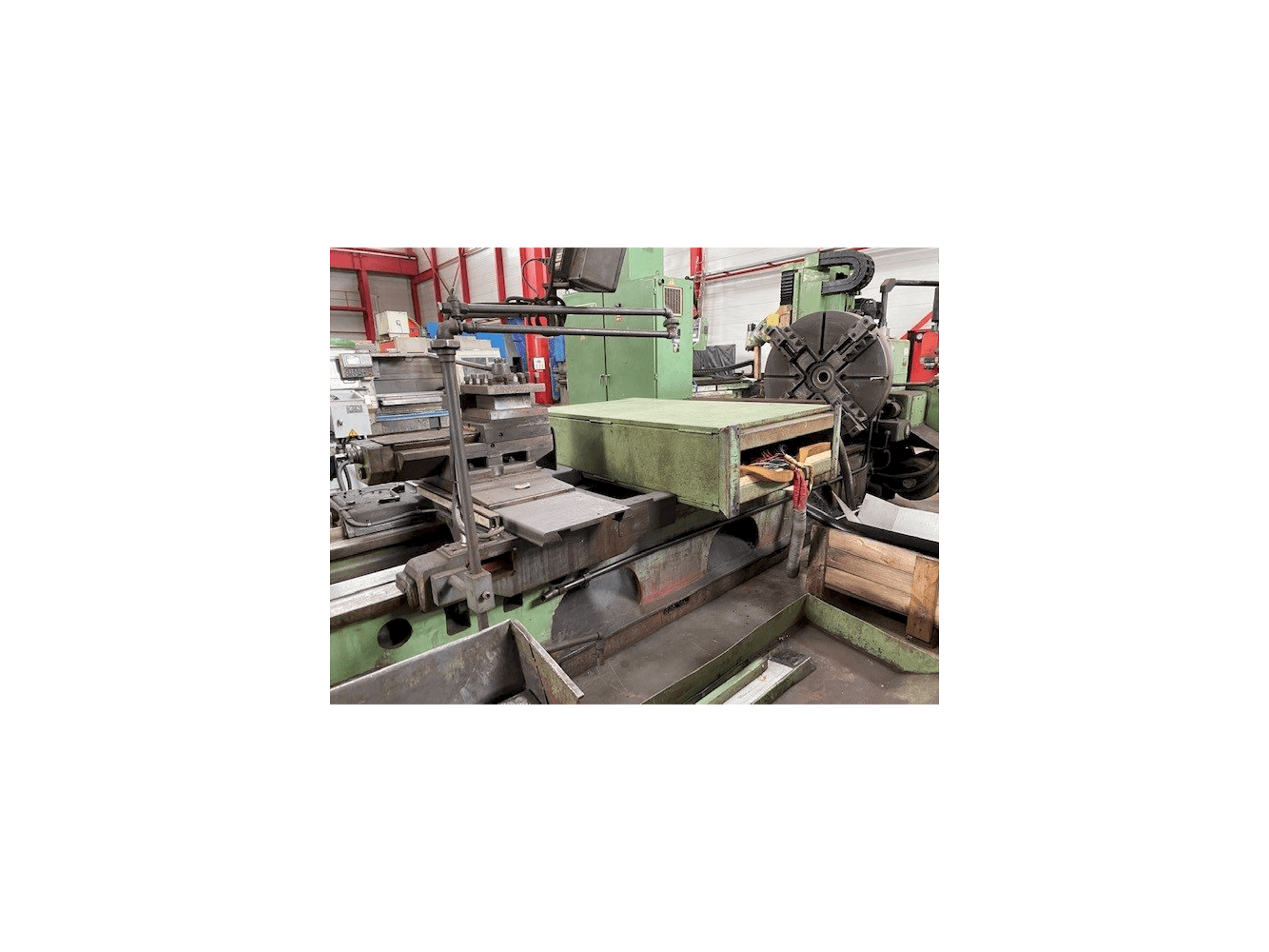 Čelní pohled na TOS SU 100/8000 stroj