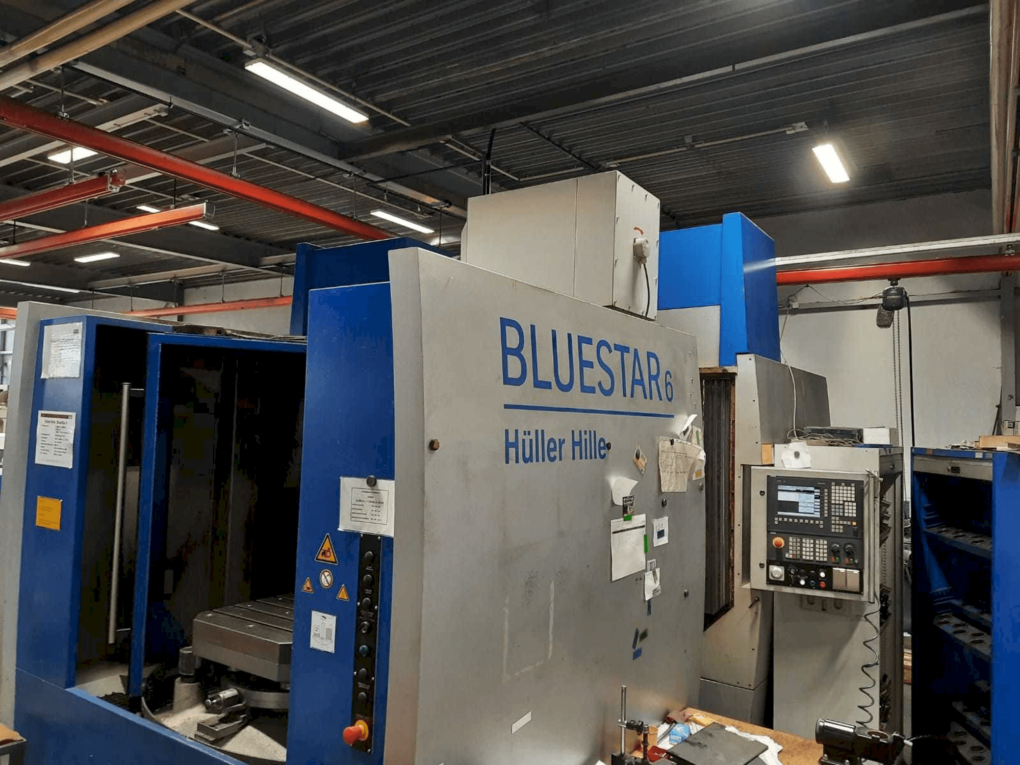 Čelní pohled na Hueller Hille Bluestar 6 stroj