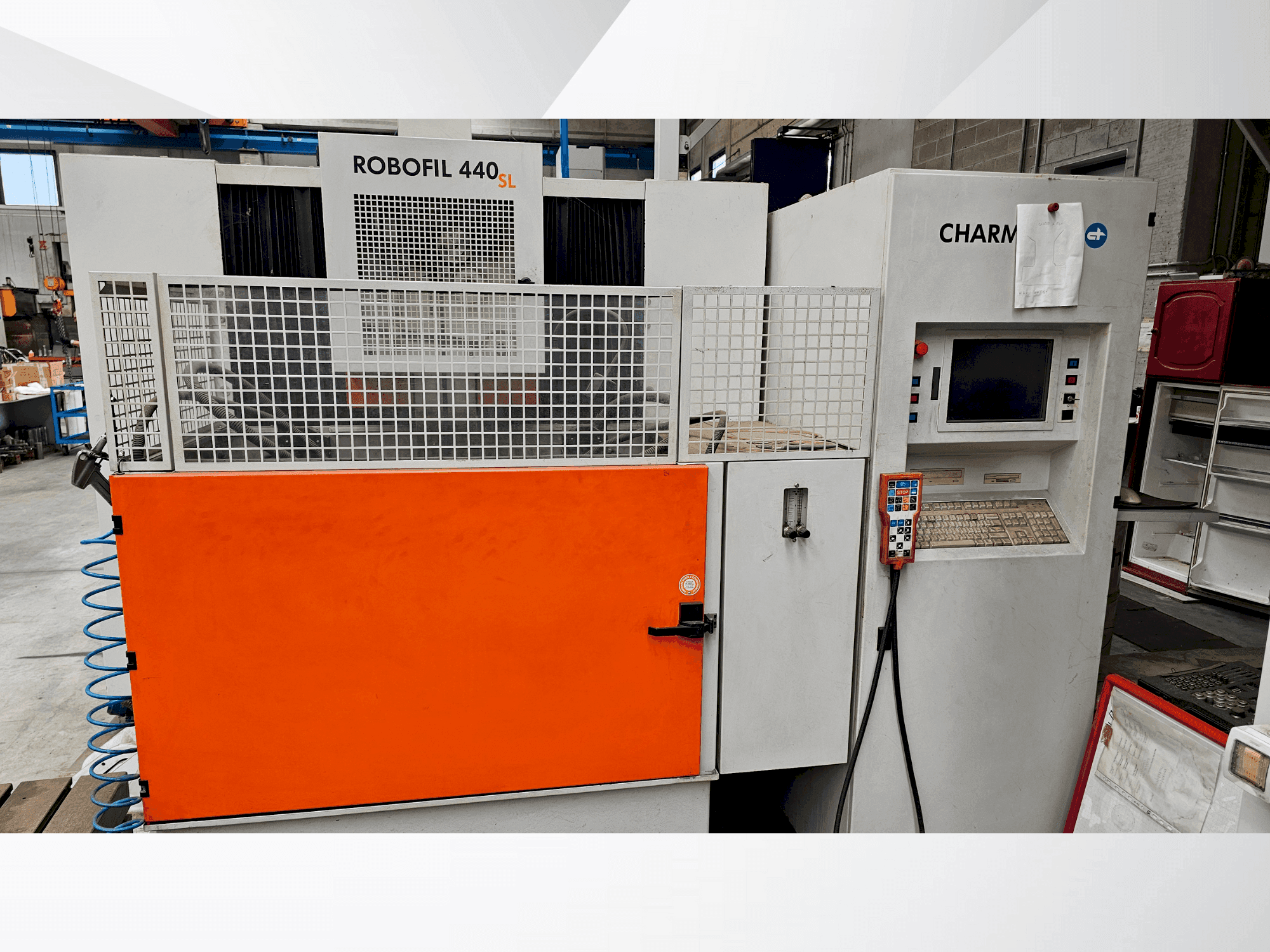 Čelní pohled na CHARMILLES Robofil 440SL stroj