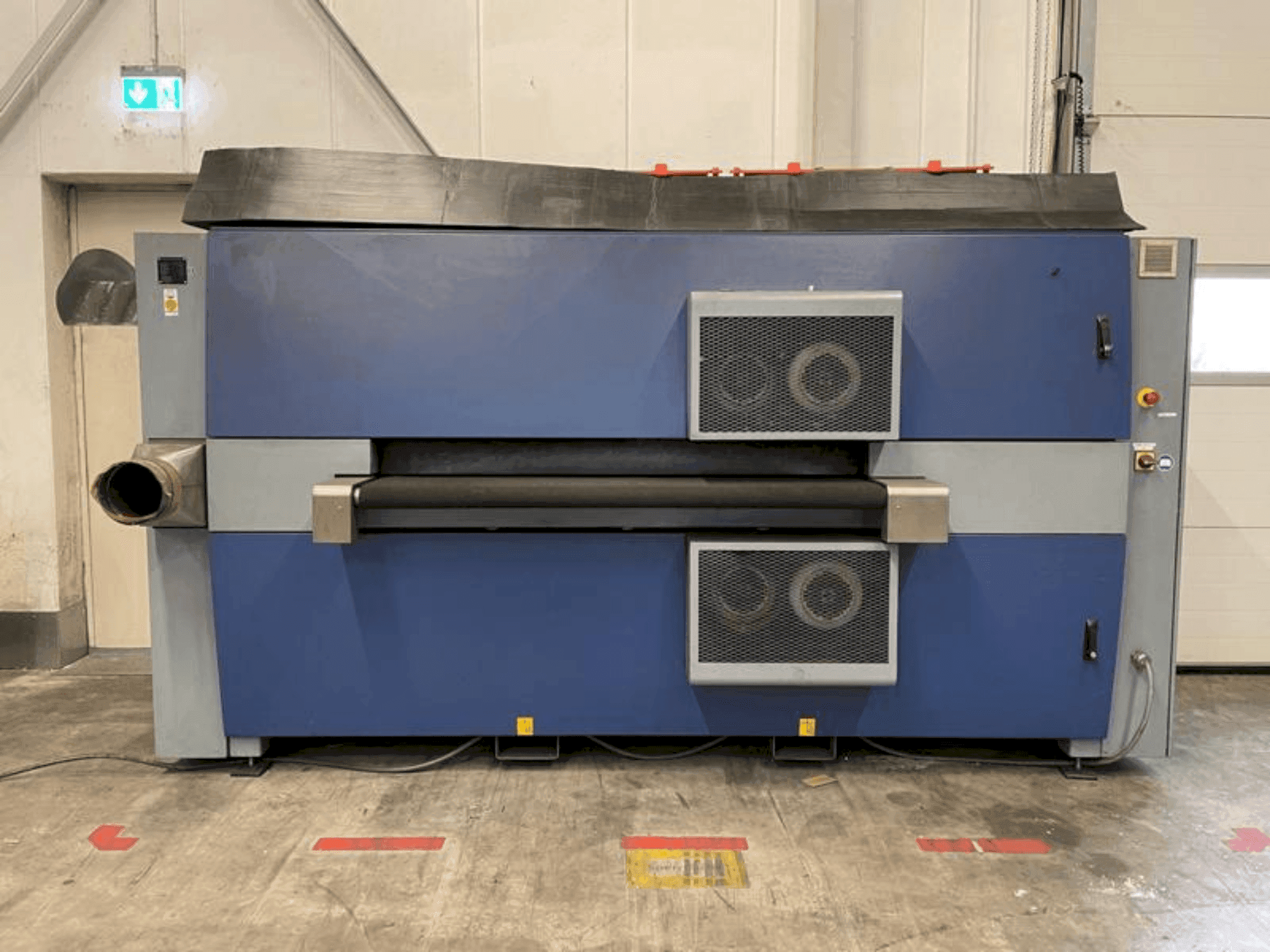 Čelní pohled na LISSMAC SBM-M 1500 B2 stroj