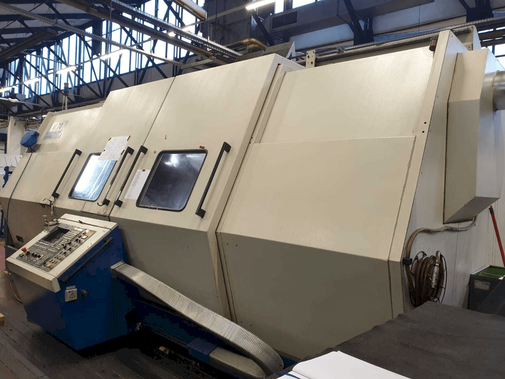 Čelní pohled na WFL M70 stroj