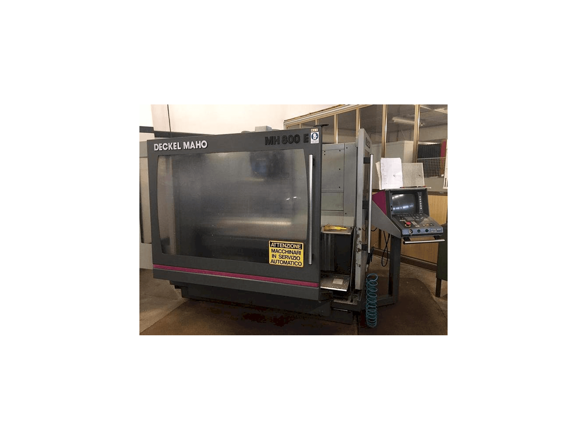 Čelní pohled na DECKEL MAHO MH800E stroj