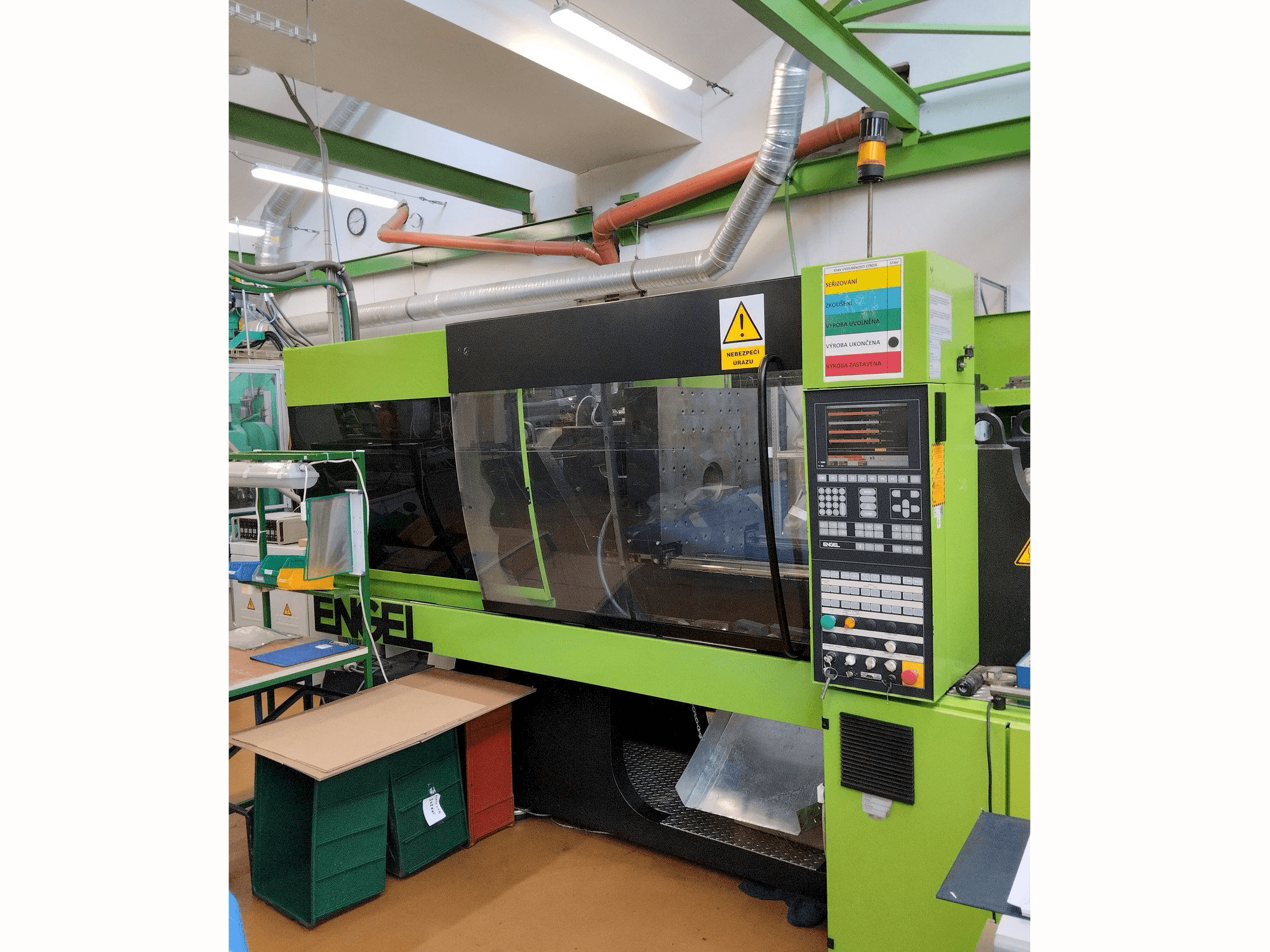 Čelní pohled na Engel Victory 750/150 Tech stroj