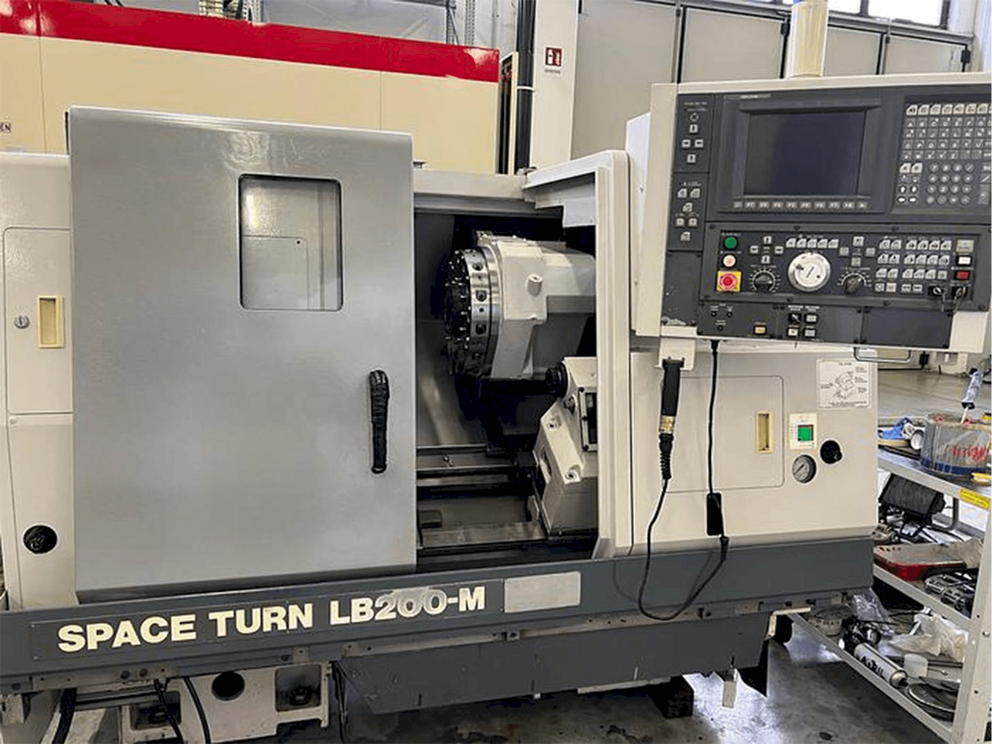 Čelní pohled na Okuma Space Turn LB 200M stroj