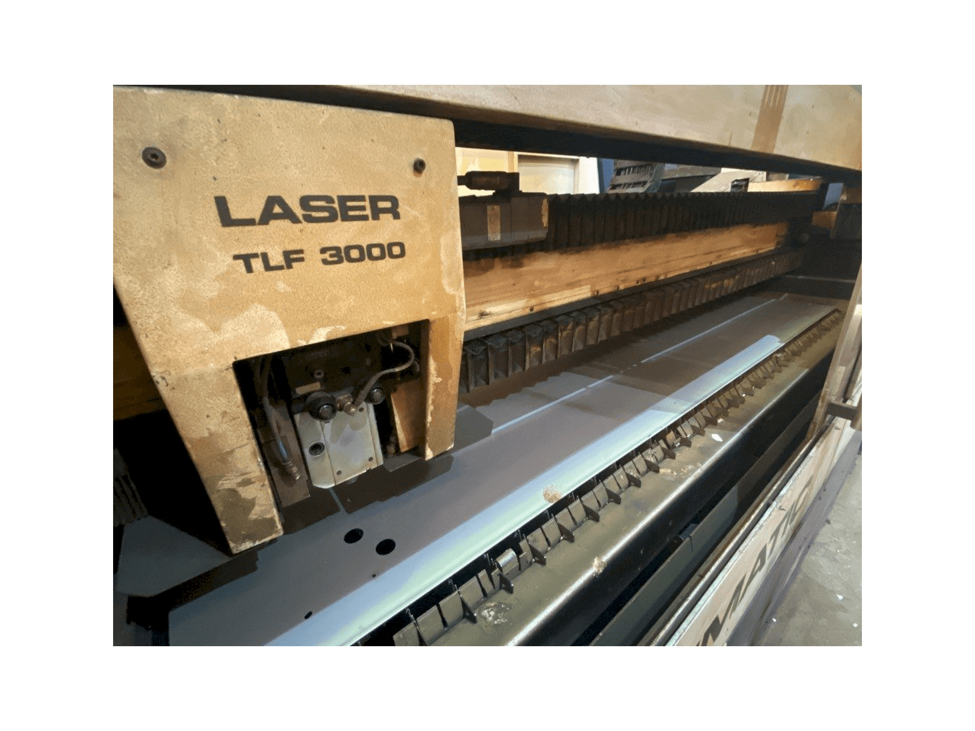 Čelní pohled na Trumpf TRUMATIC L2530 stroj