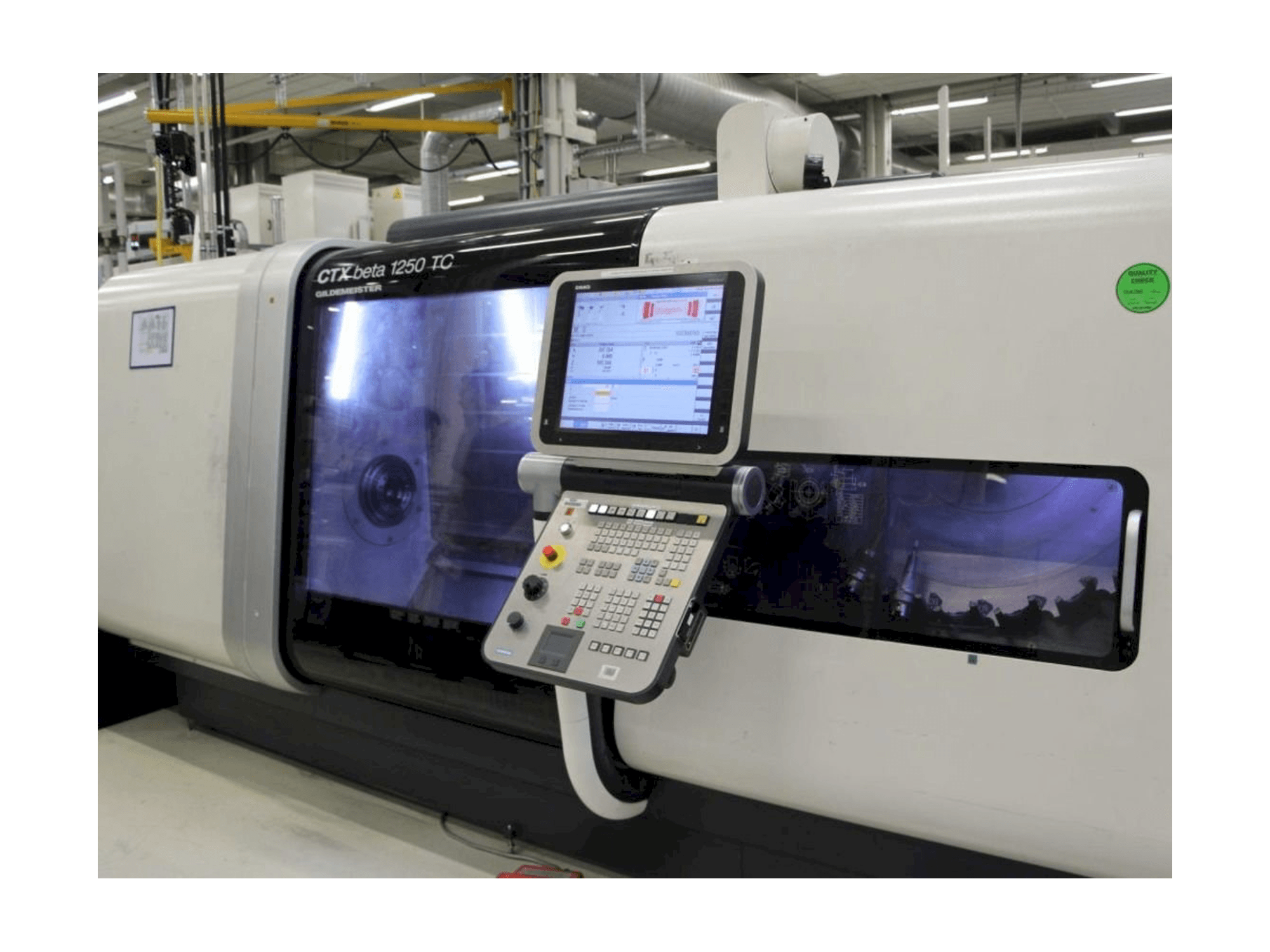 Čelní pohled na DMG MORI GILDEMEISTER CTX Beta 1250 TC stroj