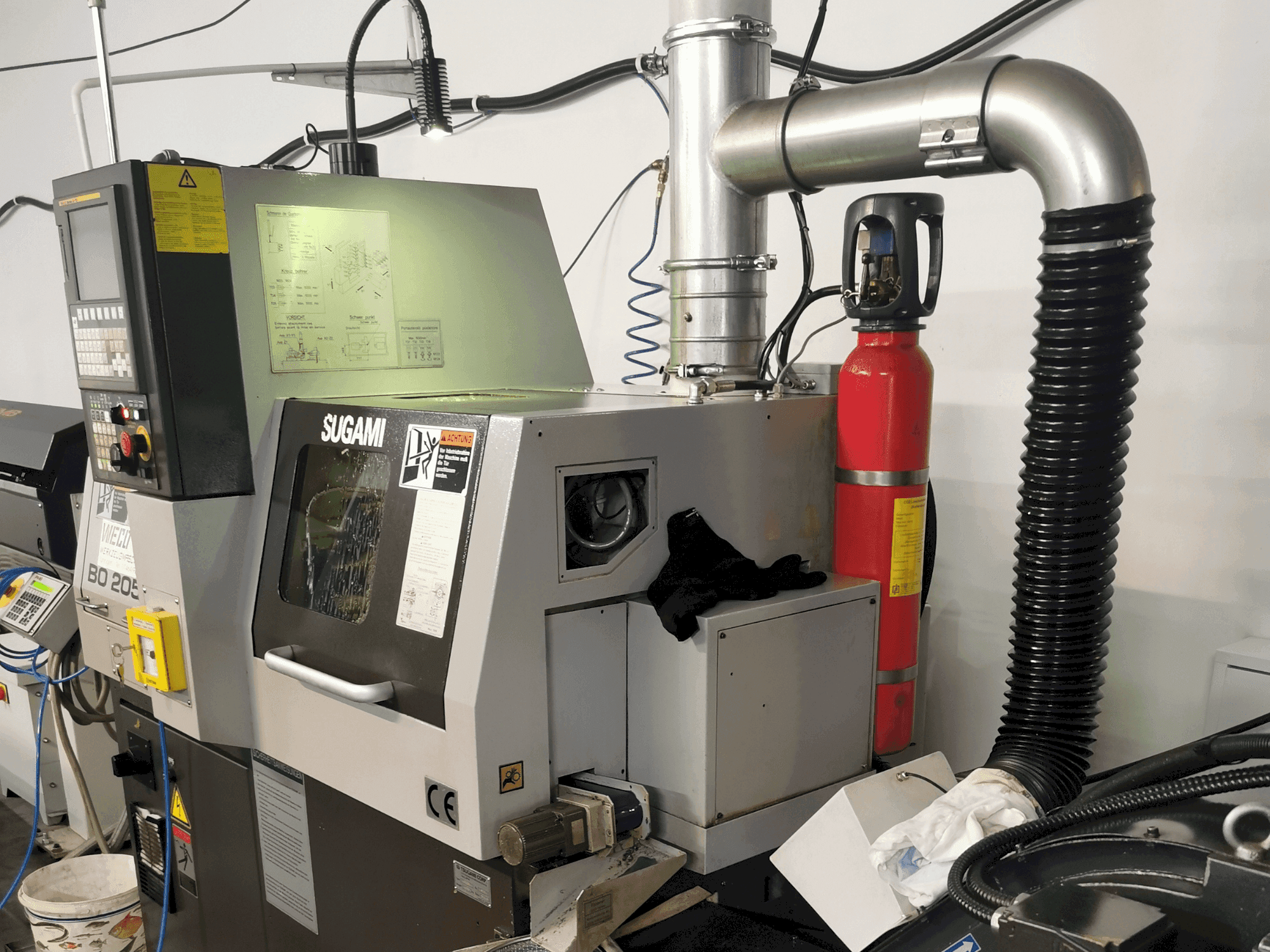 Čelní pohled na TSUGAMI BO205E stroj