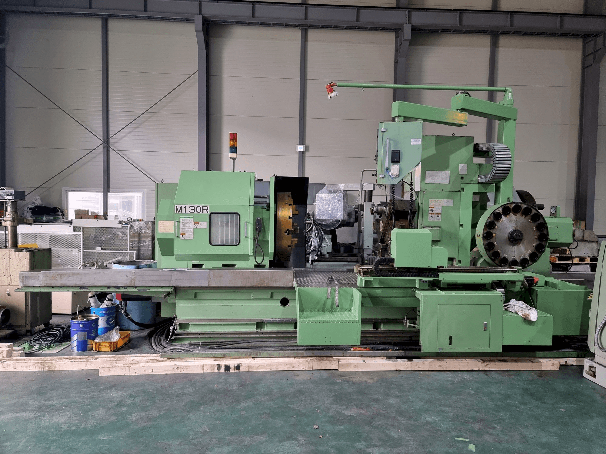 Čelní pohled na DAINICHI M 130R stroj