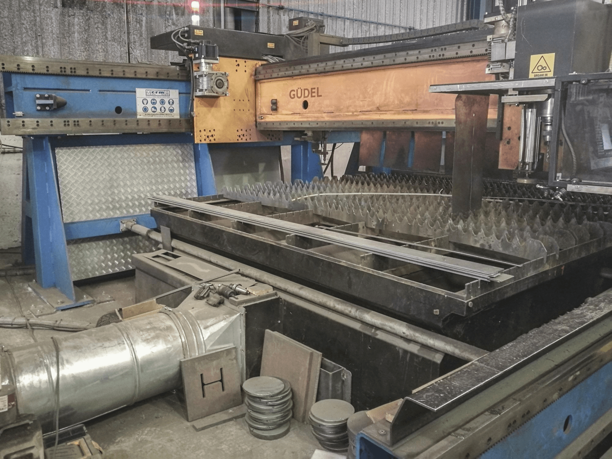 Čelní pohled na CRM CT16025ISO40HPR stroj